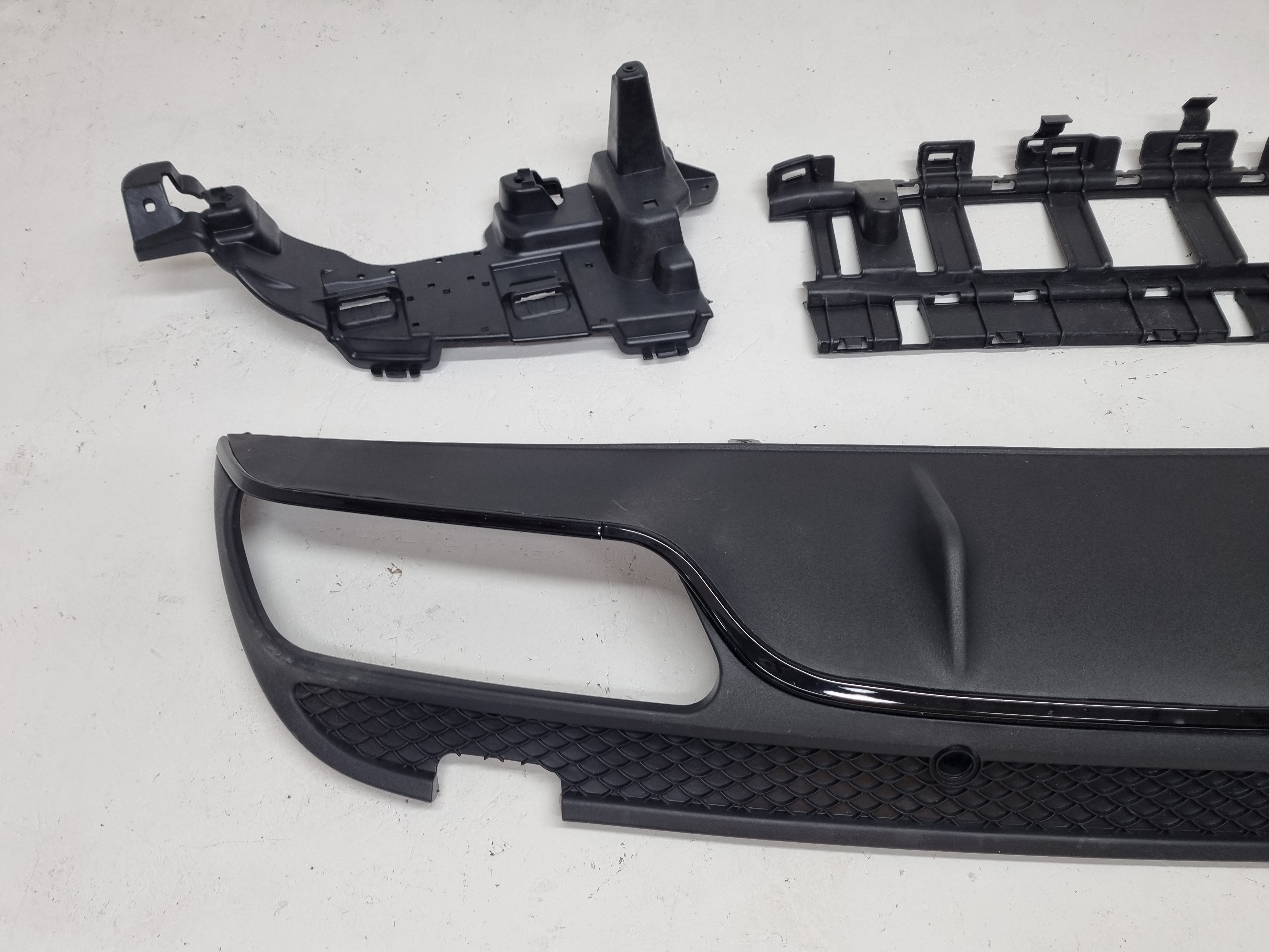 Дефект 3 Mercedes W205 дорестайлинг диффузор AMG 63 без насадок