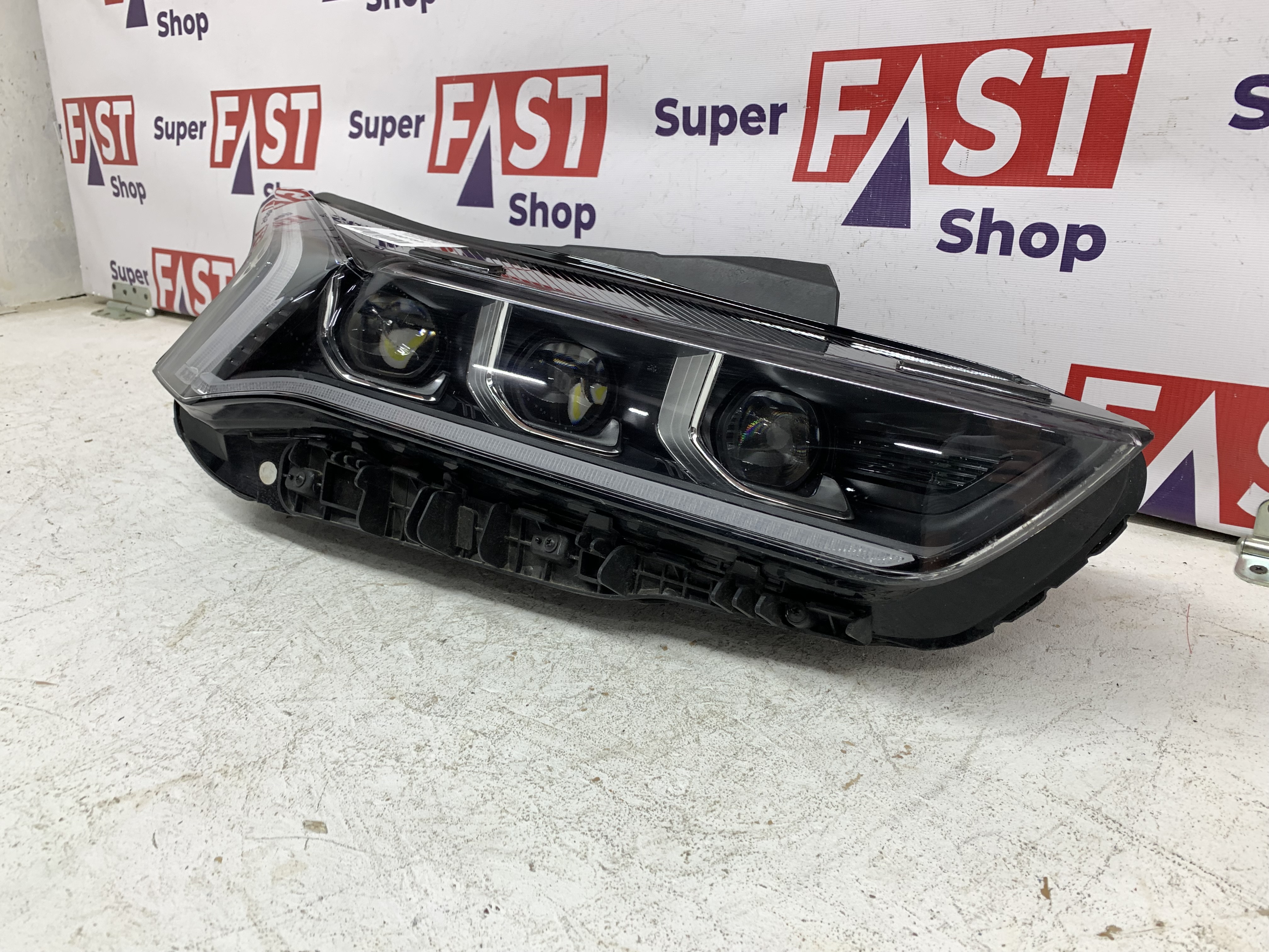 Kia K5 фара правая LED на 3 линзы оригинал бу