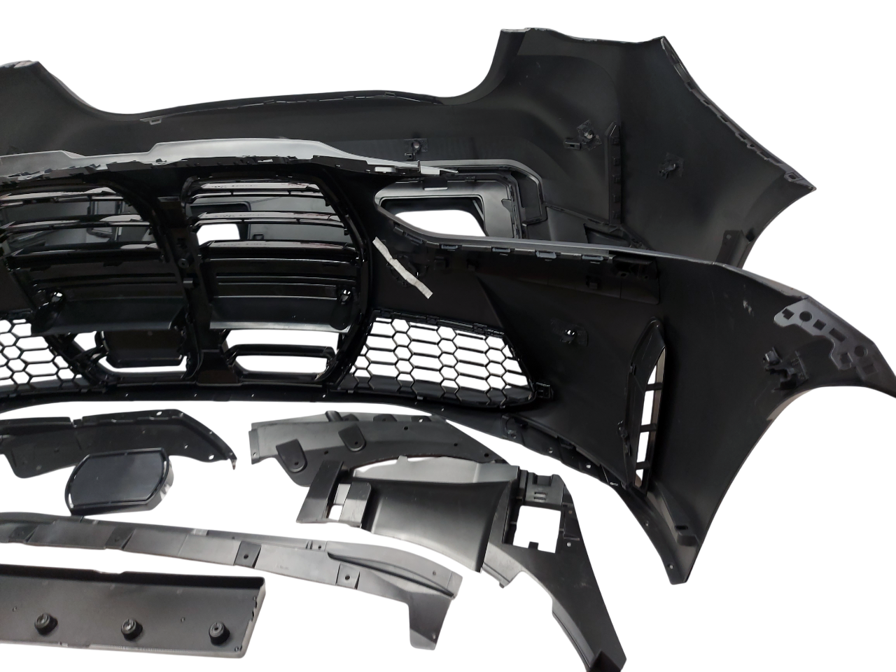 BMW G22 M4 купе обвес с капотом и крыльями