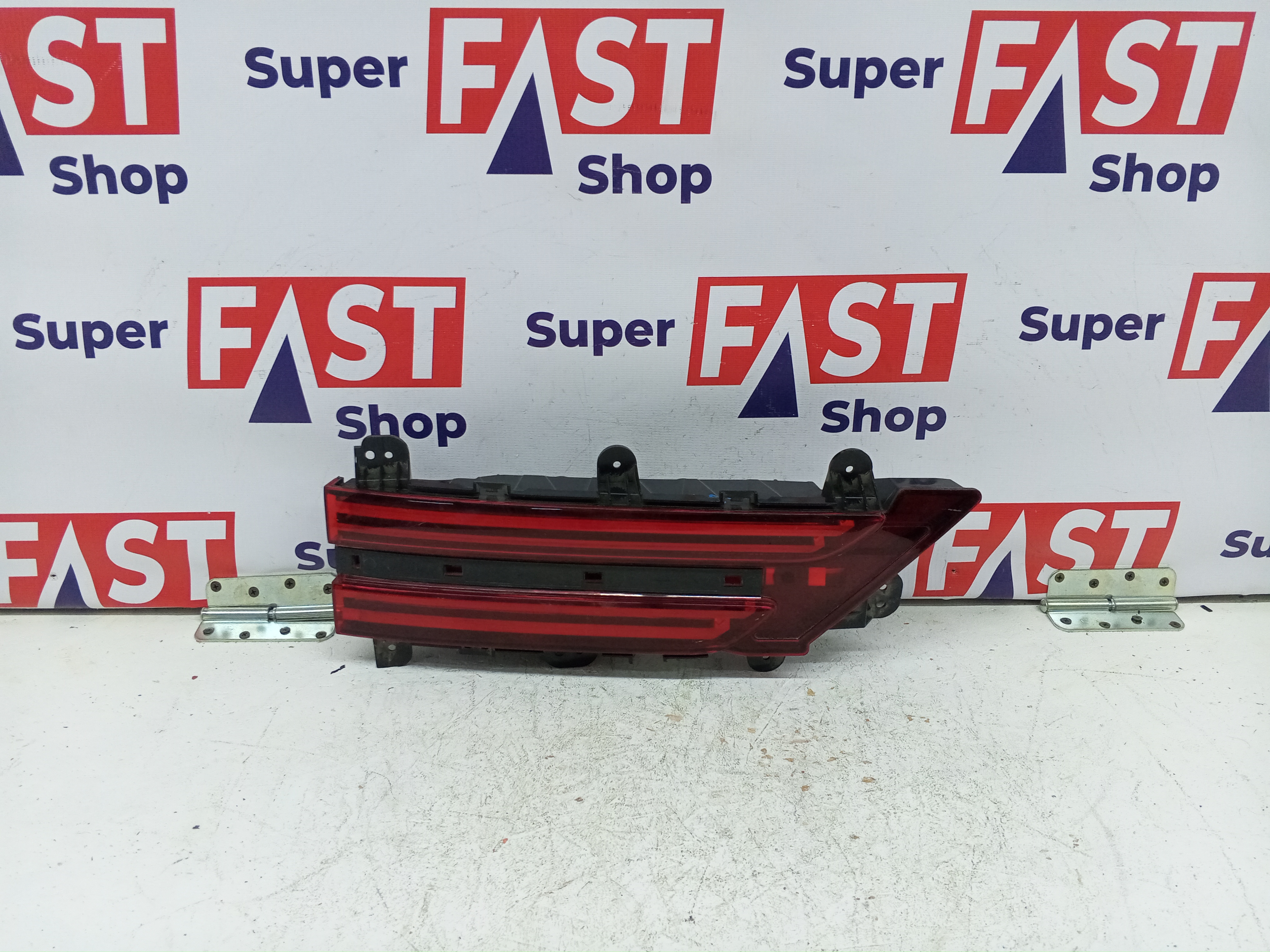 Genesis GV70 левый задний фонарь в крышку