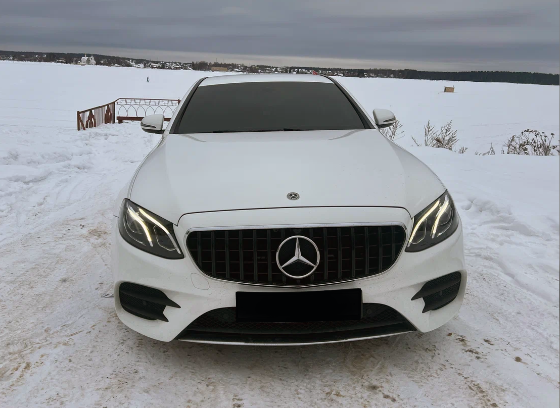 Mercedes W213 дорестайлинг решетка радиатора GT черная