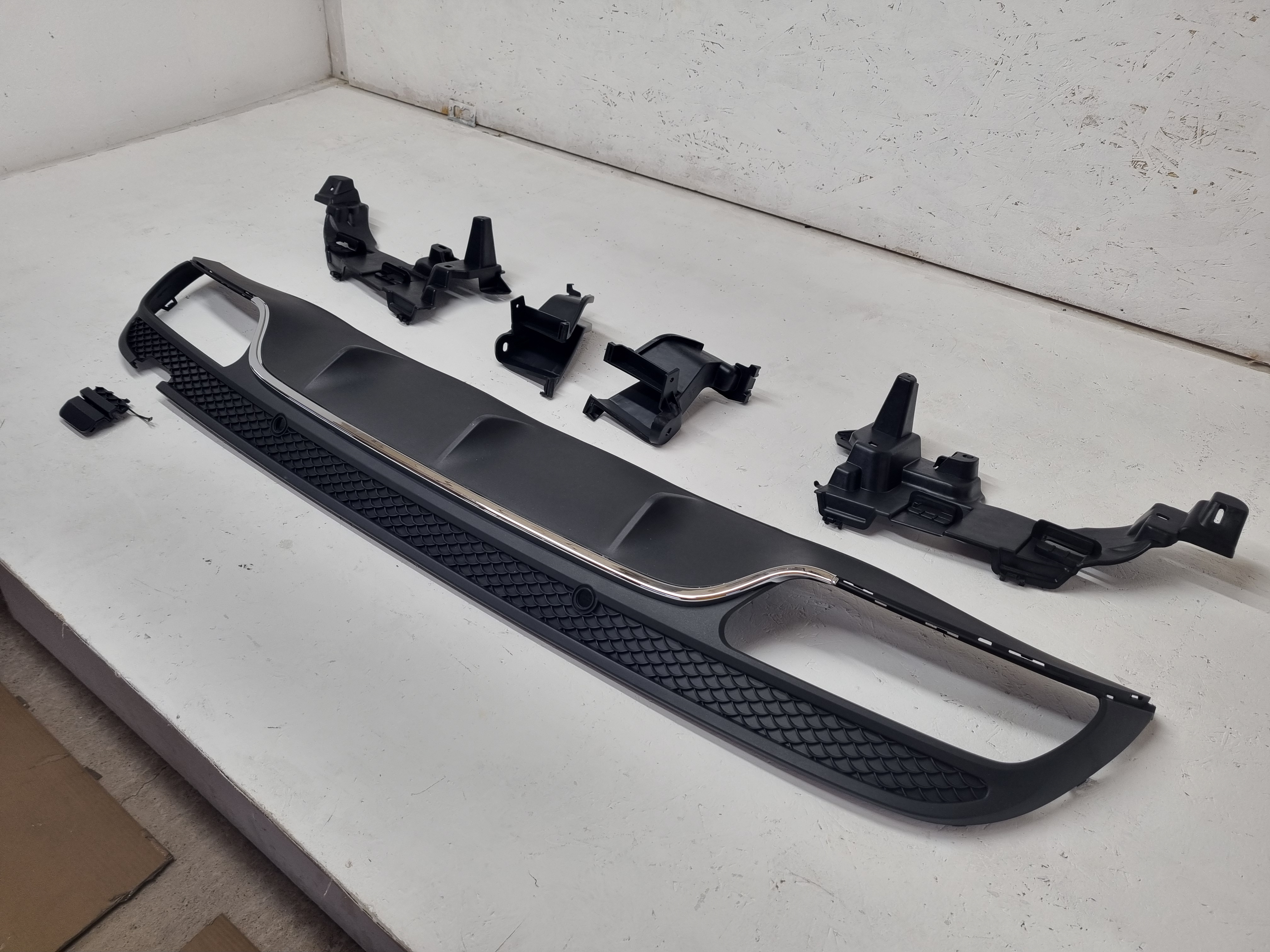 Дефект 5 Mercedes W205 дорестайлинг диффузор AMG 63 без насадок