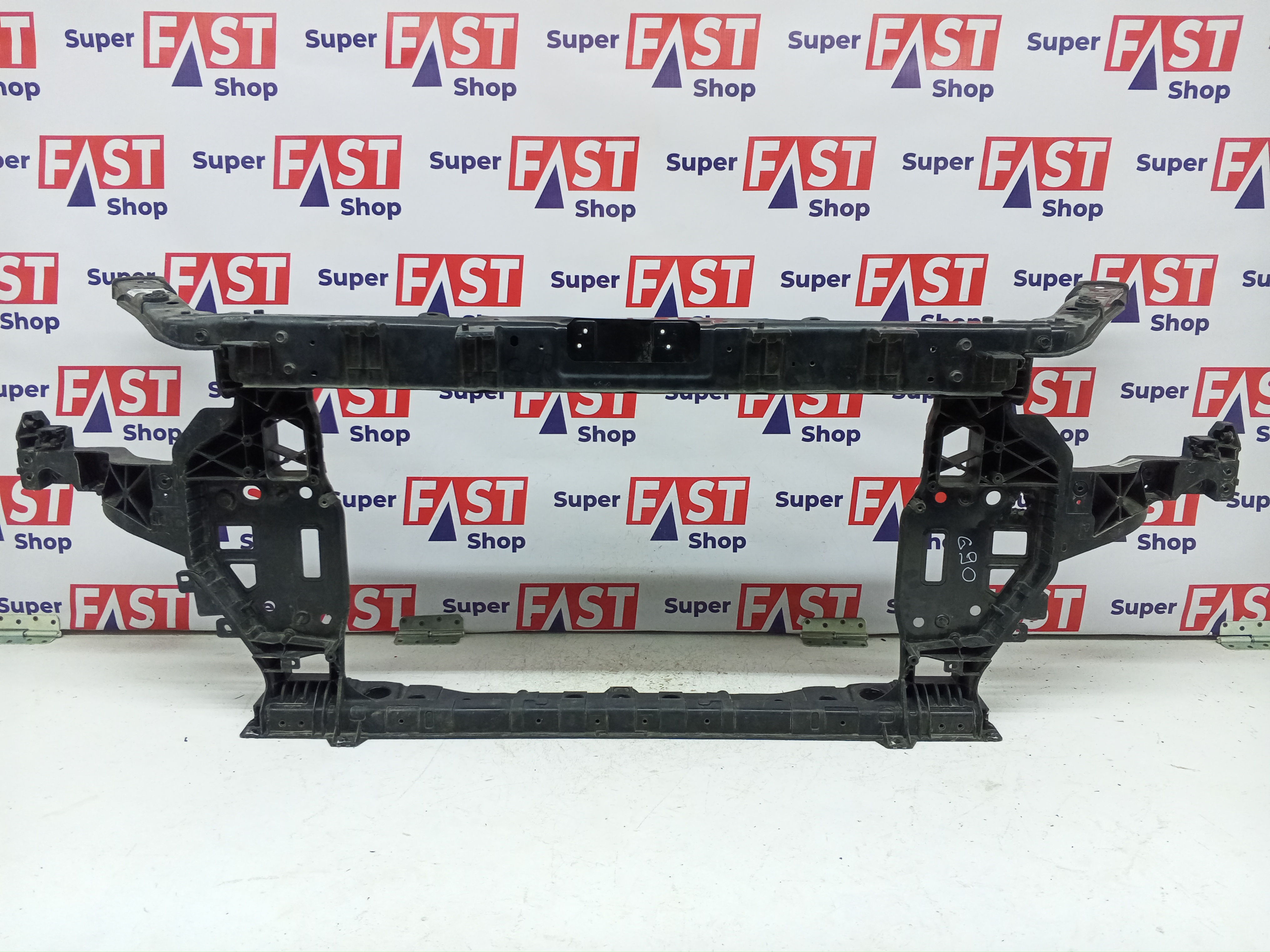 Genesis G90 передняя панель / телевизор