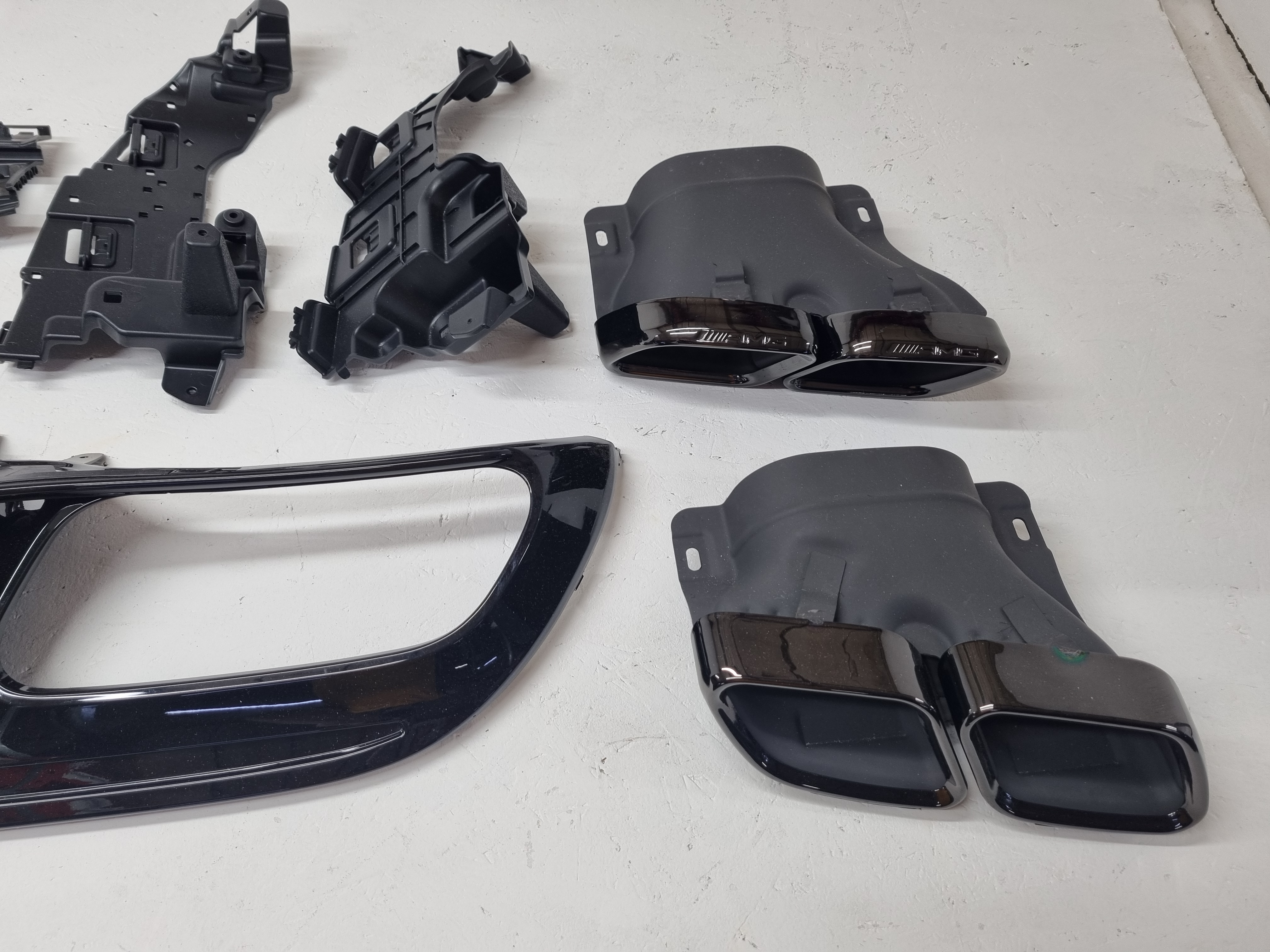 Дефект 1 Mercedes W205 дорестайлинг диффузор AMG C63S чёрные насадки