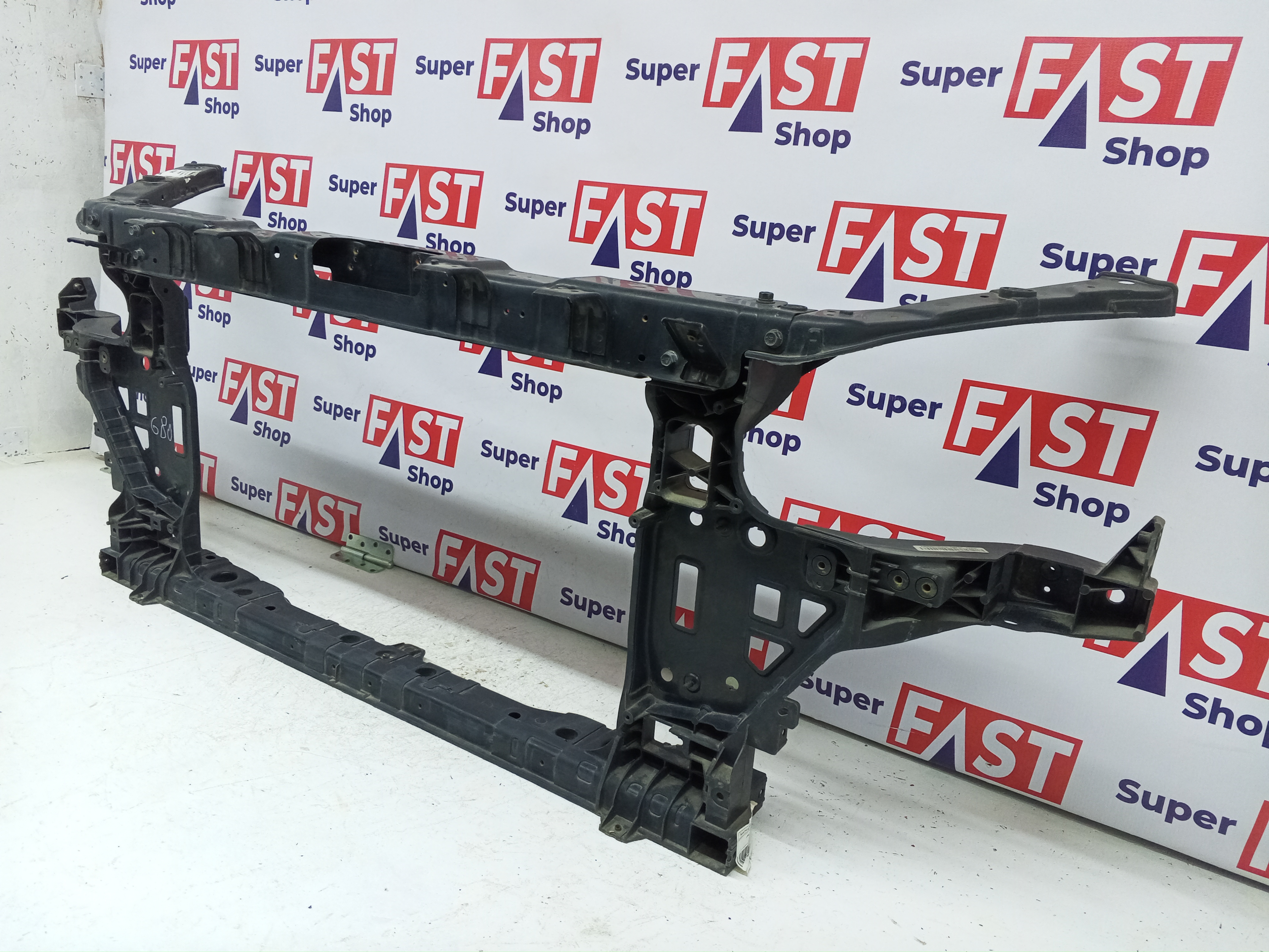 Genesis G80 передняя панель / телевизор