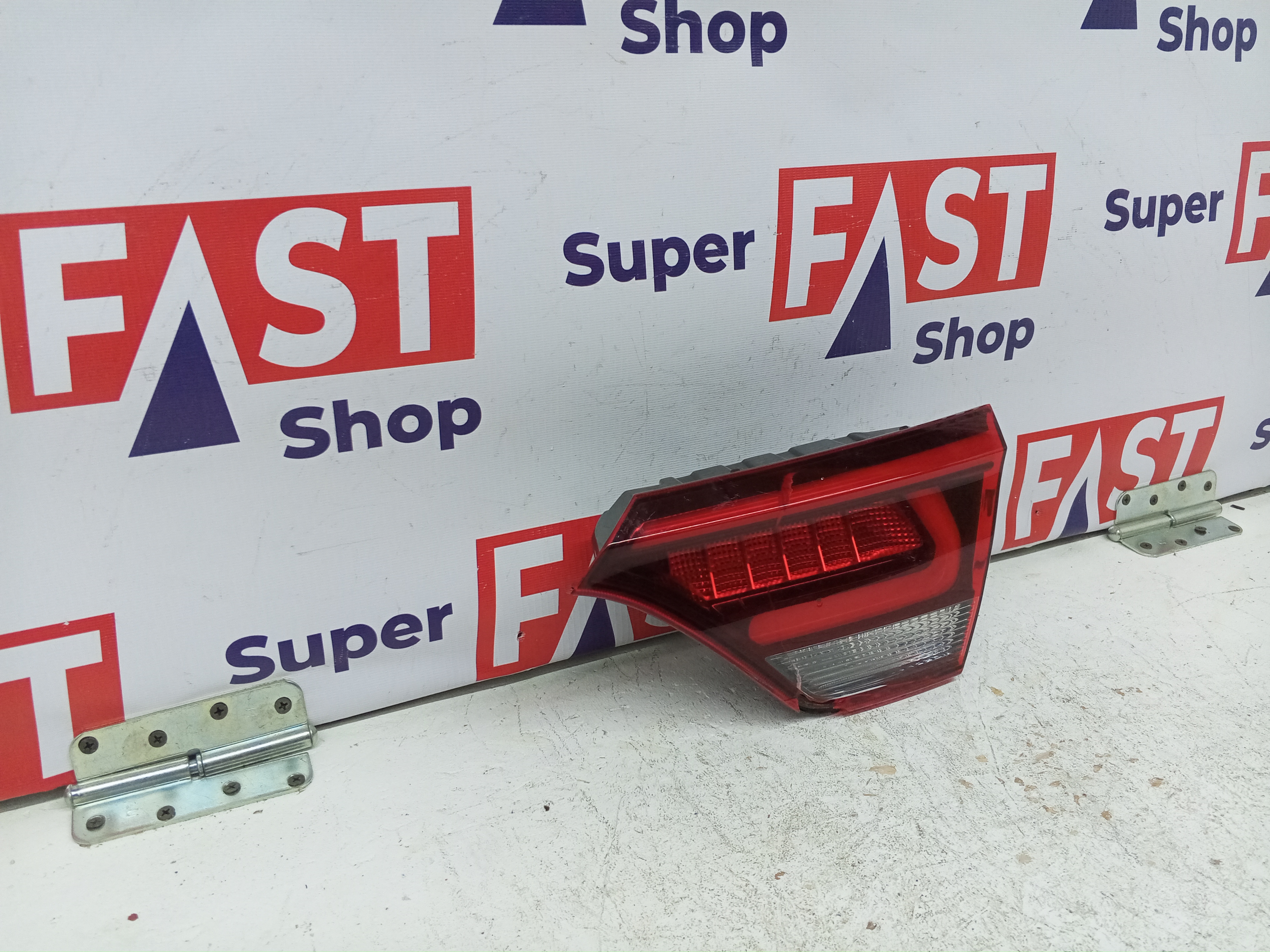 БИТЫЙ правый задний фонарь Kia Rio 4 LED