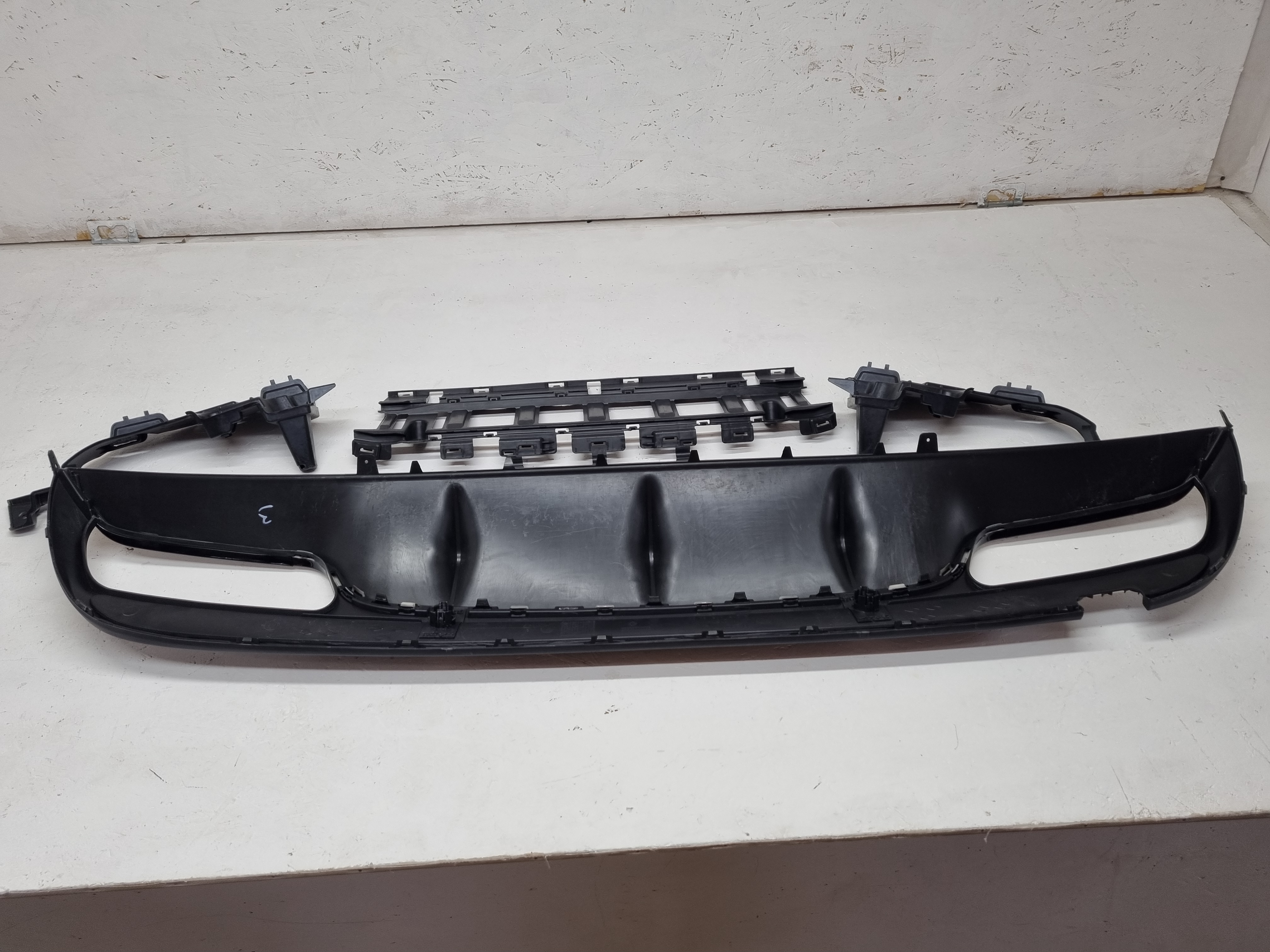 Дефект 3 Mercedes W205 дорестайлинг диффузор AMG 63 без насадок