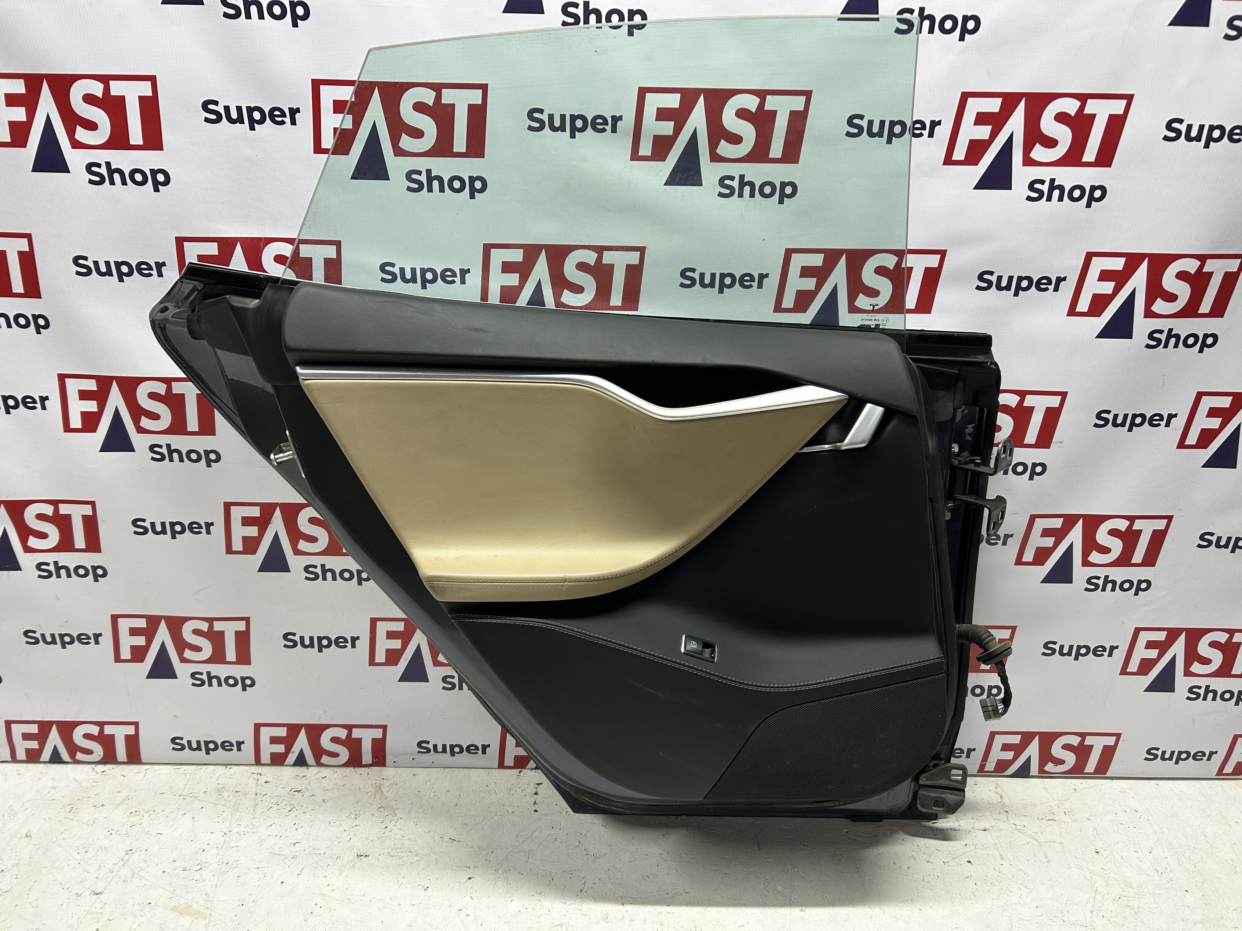 Дверь задняя левая Tesla Model S