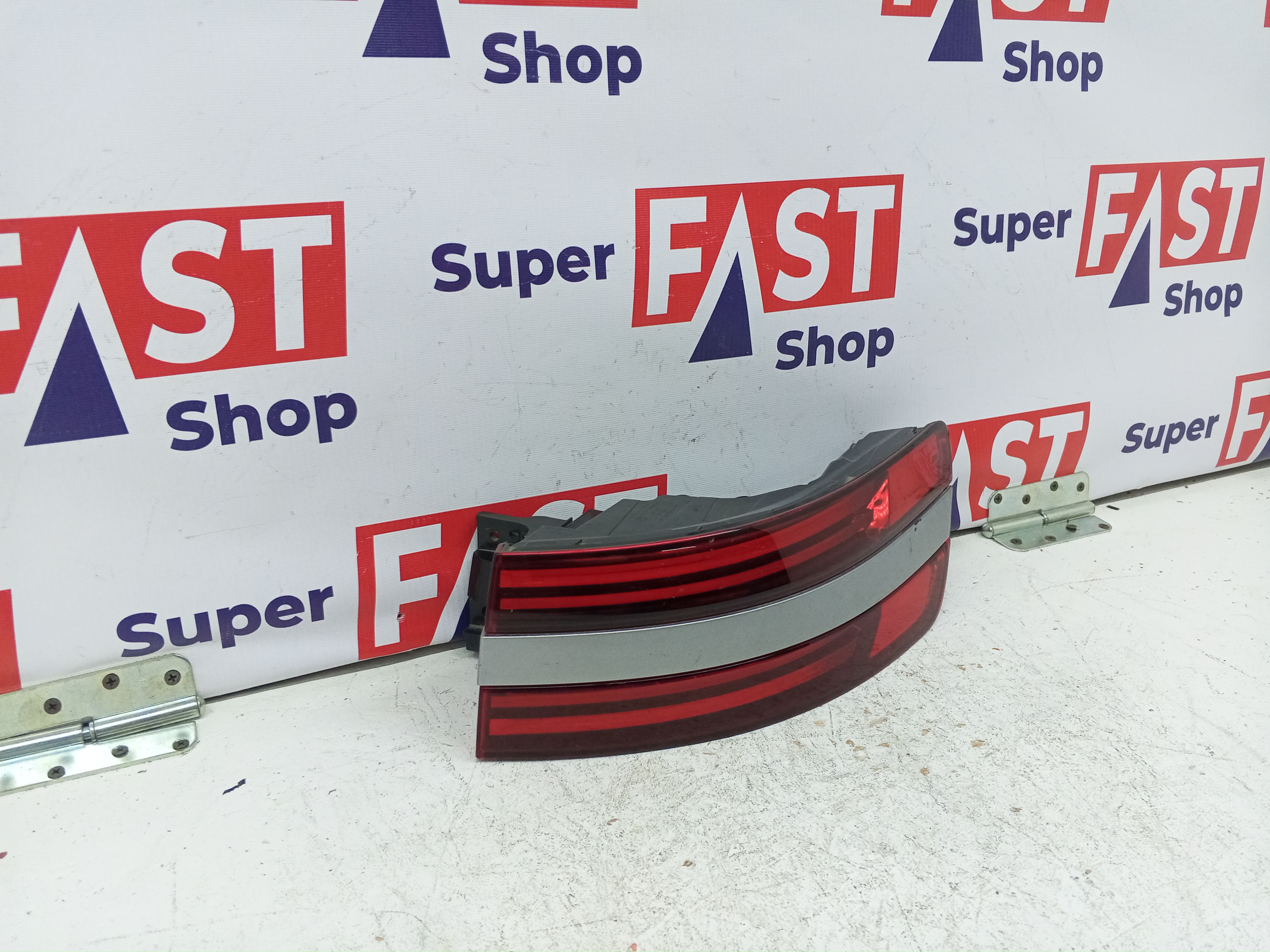 фонарь задний правый в крыло Genesis GV70