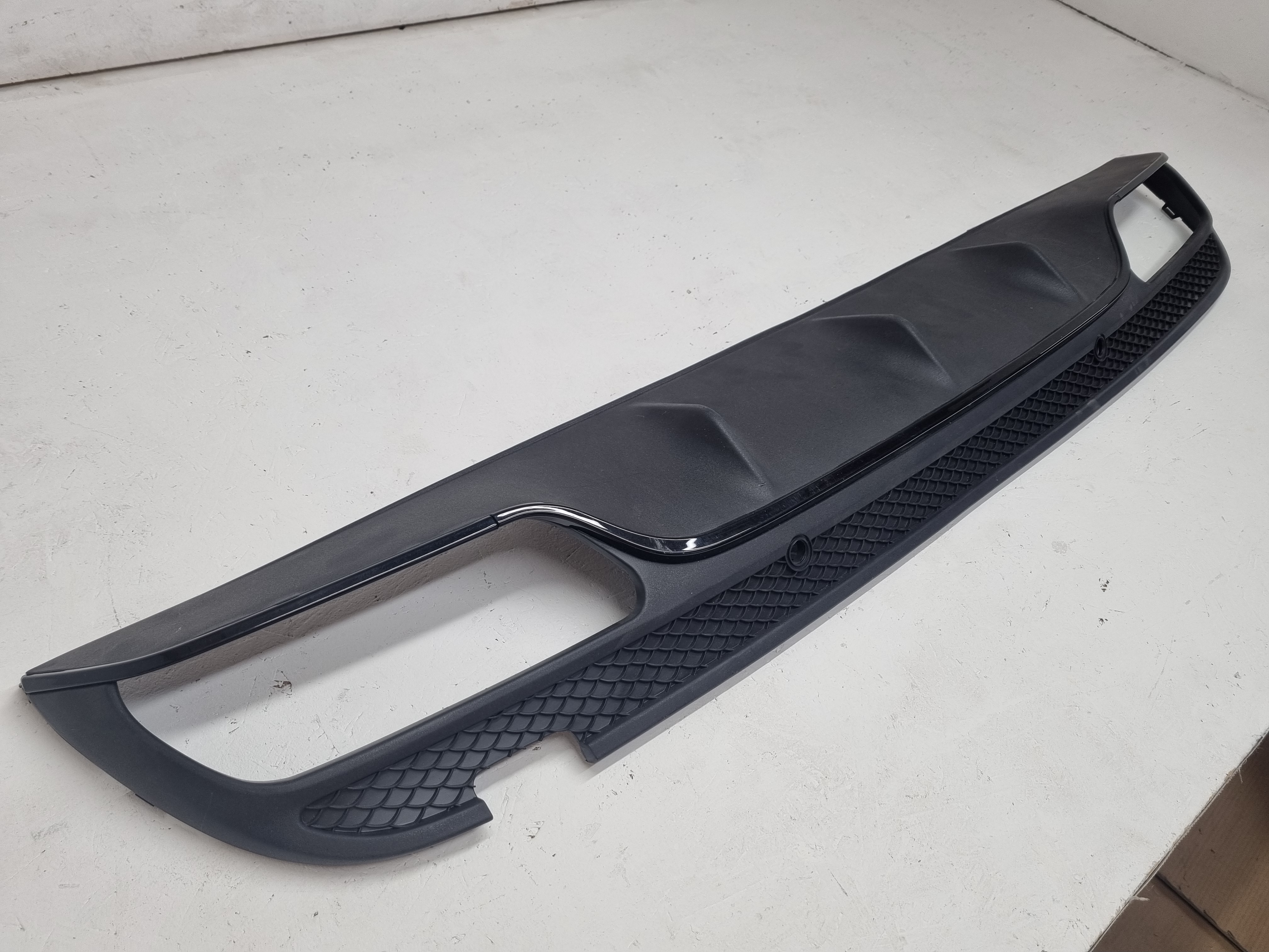 Дефект 2 Mercedes W205 дорестайлинг диффузор AMG 63 без насадок