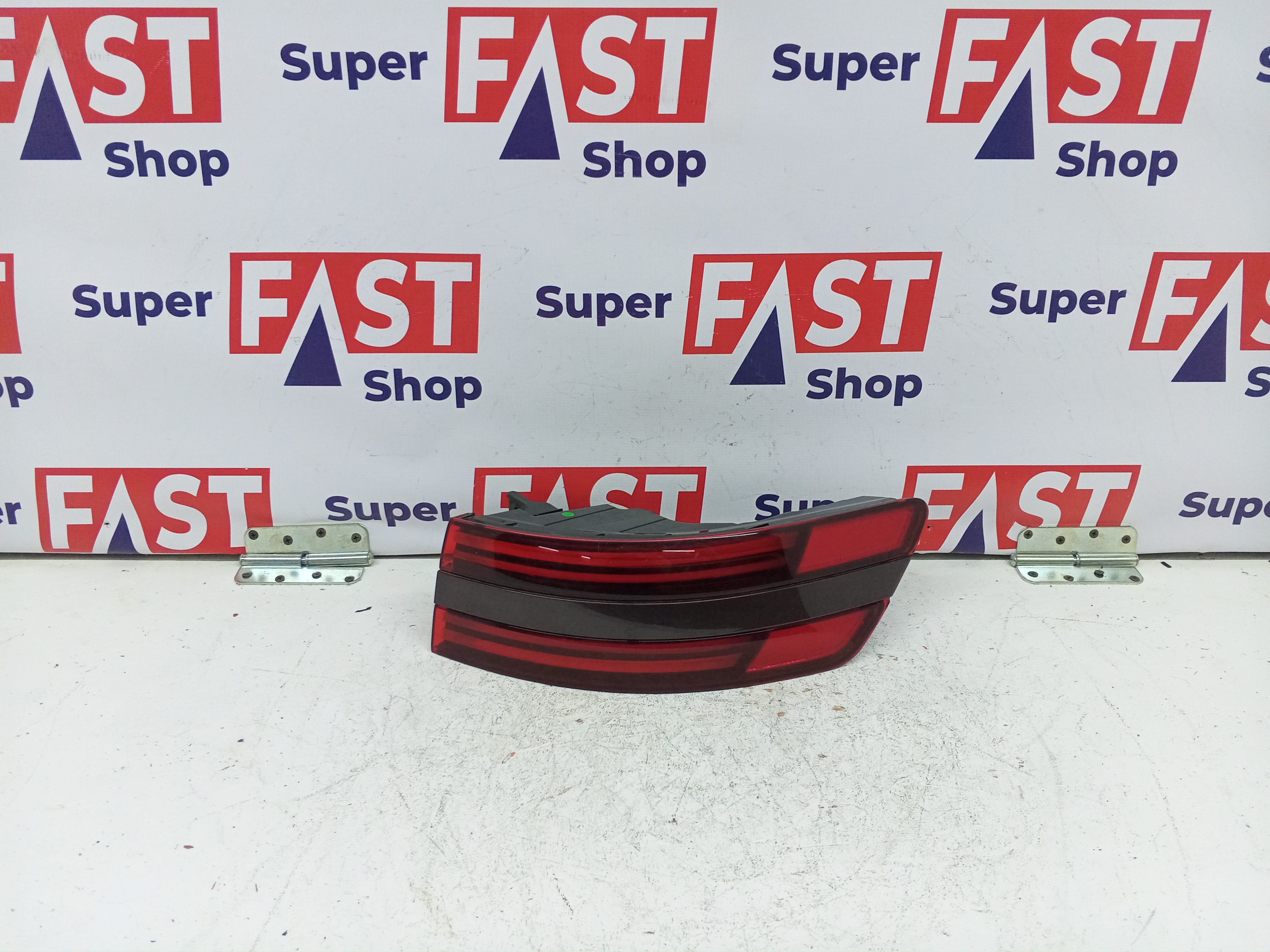 Genesis GV70 фонарь задний правый внешний