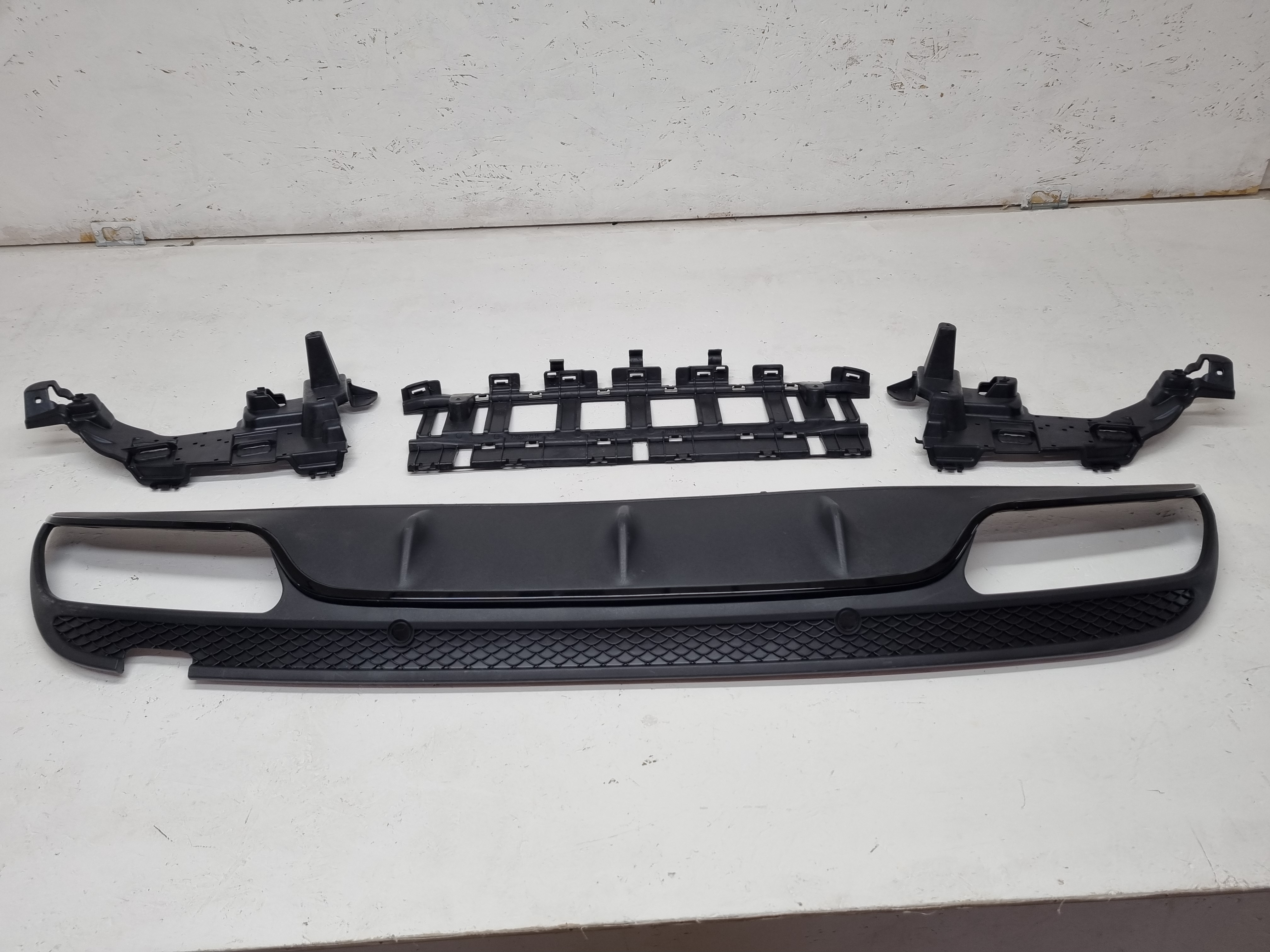 Дефект 3 Mercedes W205 дорестайлинг диффузор AMG 63 без насадок