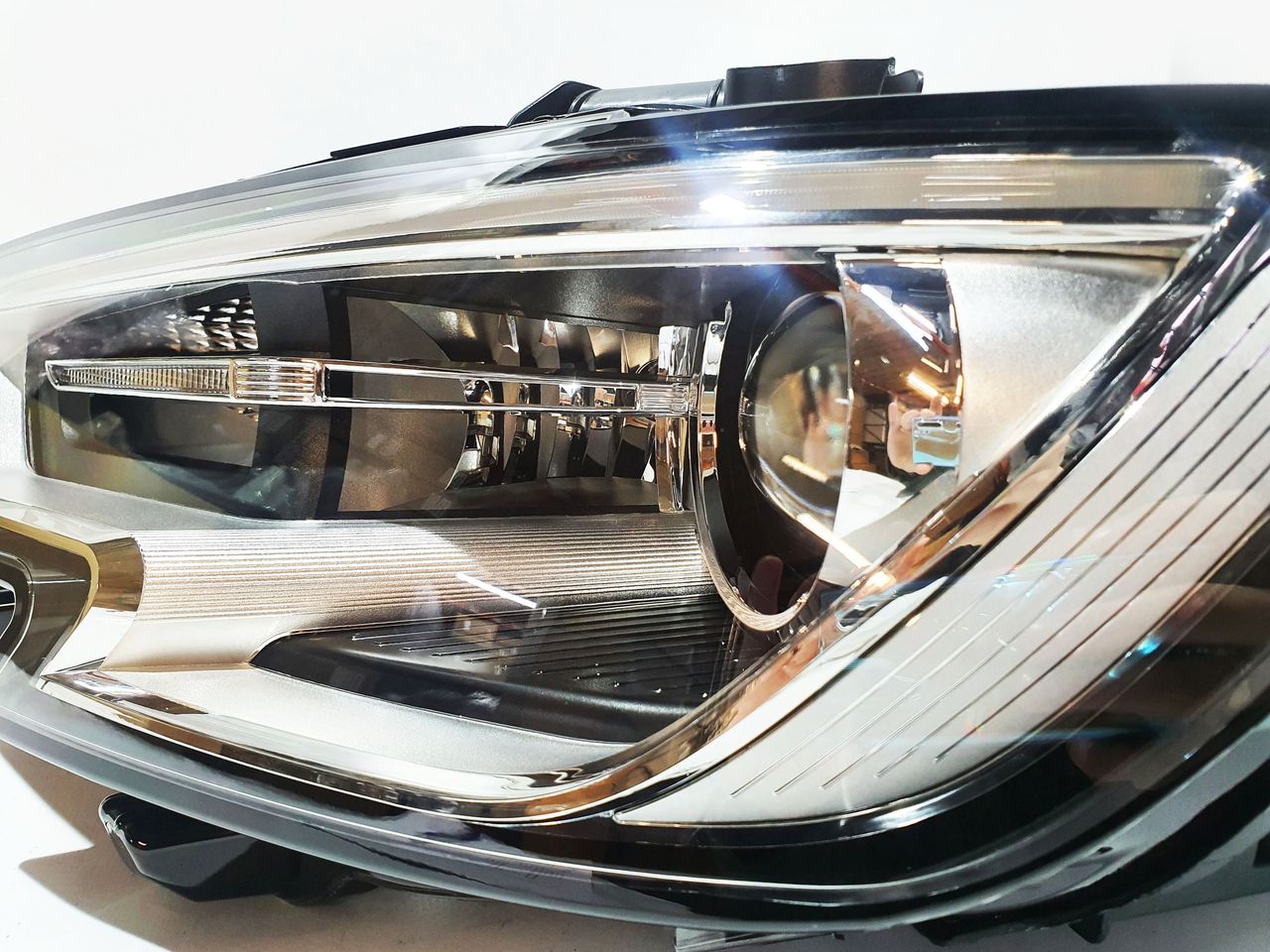 Audi A3 8V рестайлинг фара левая ксенон без блоков