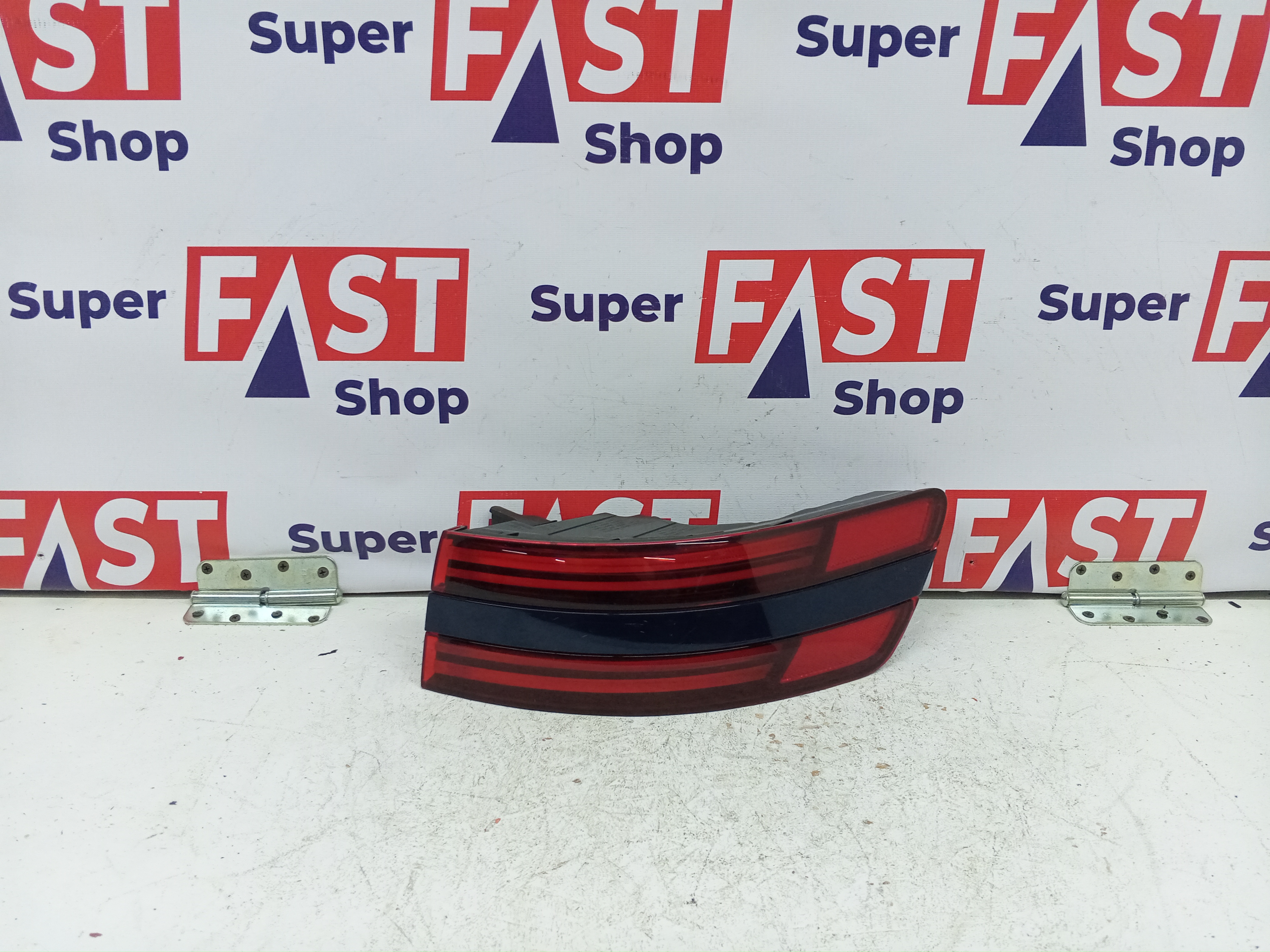 задний правый фонарь в крыло Genesis GV70