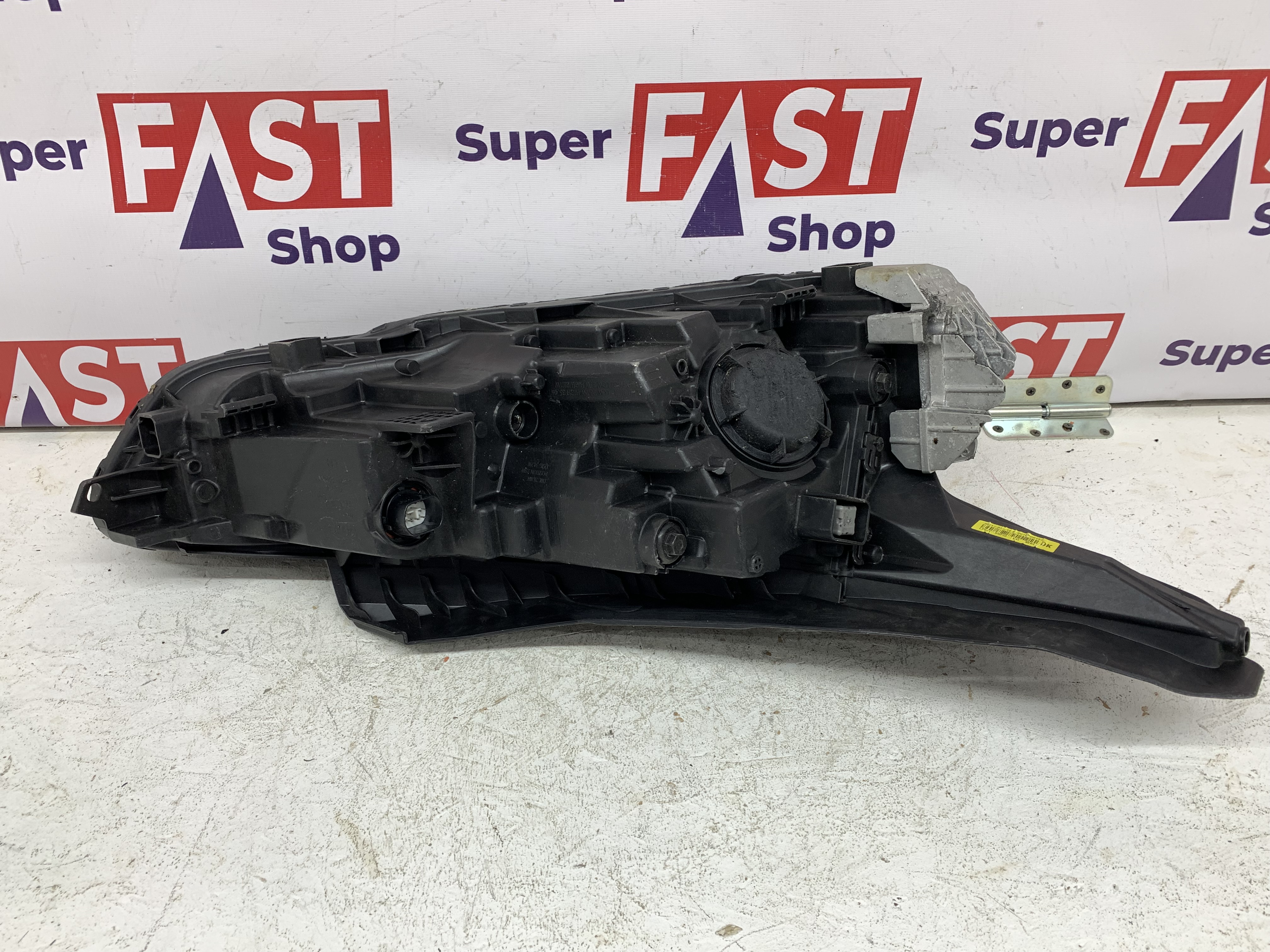 Kia K5 фара левая LED на 3 линзы оригинал бу