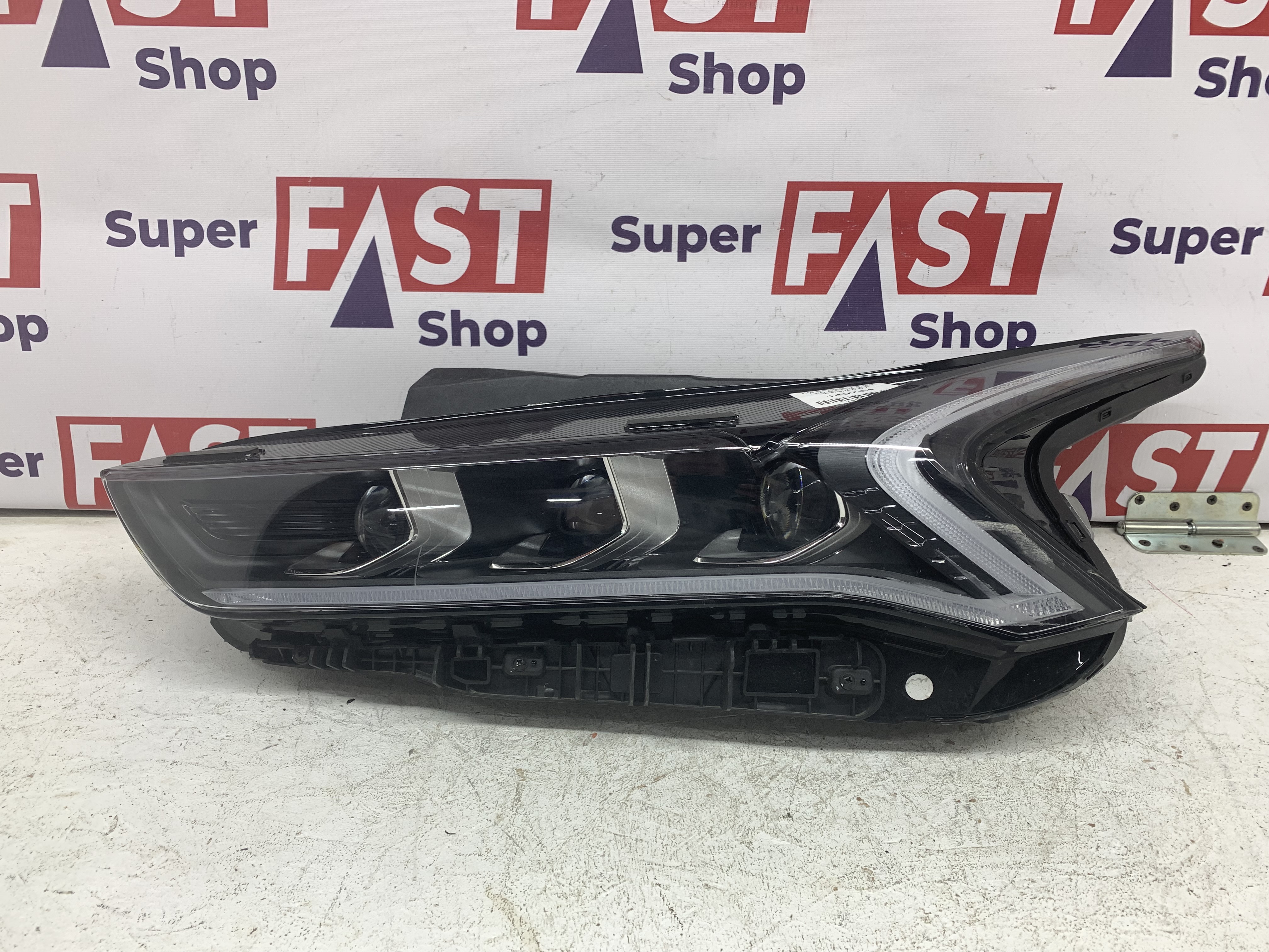 Kia K5 фара левая LED на 3 линзы оригинал бу