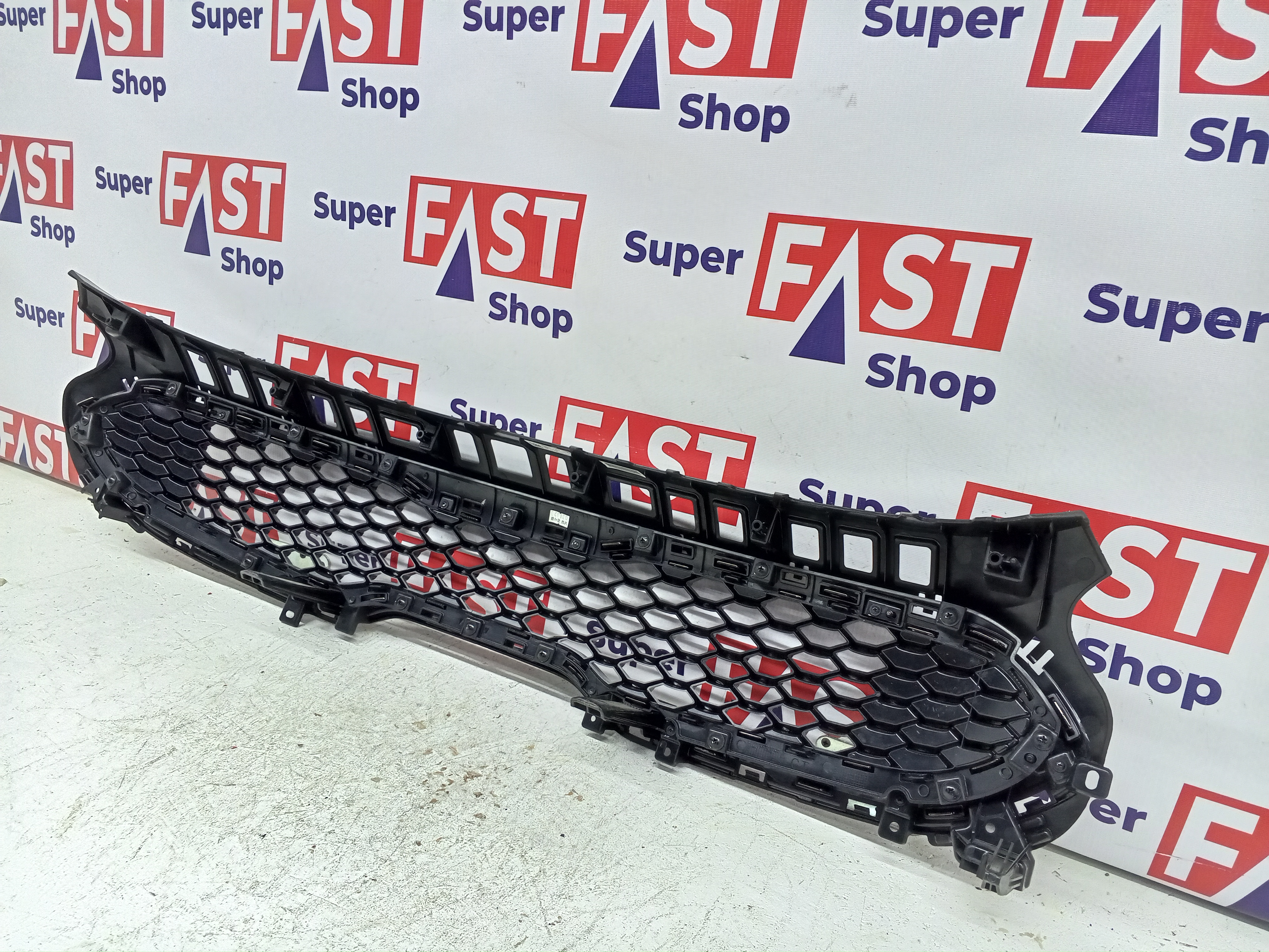 Kia Stinger GT решетка радиатора