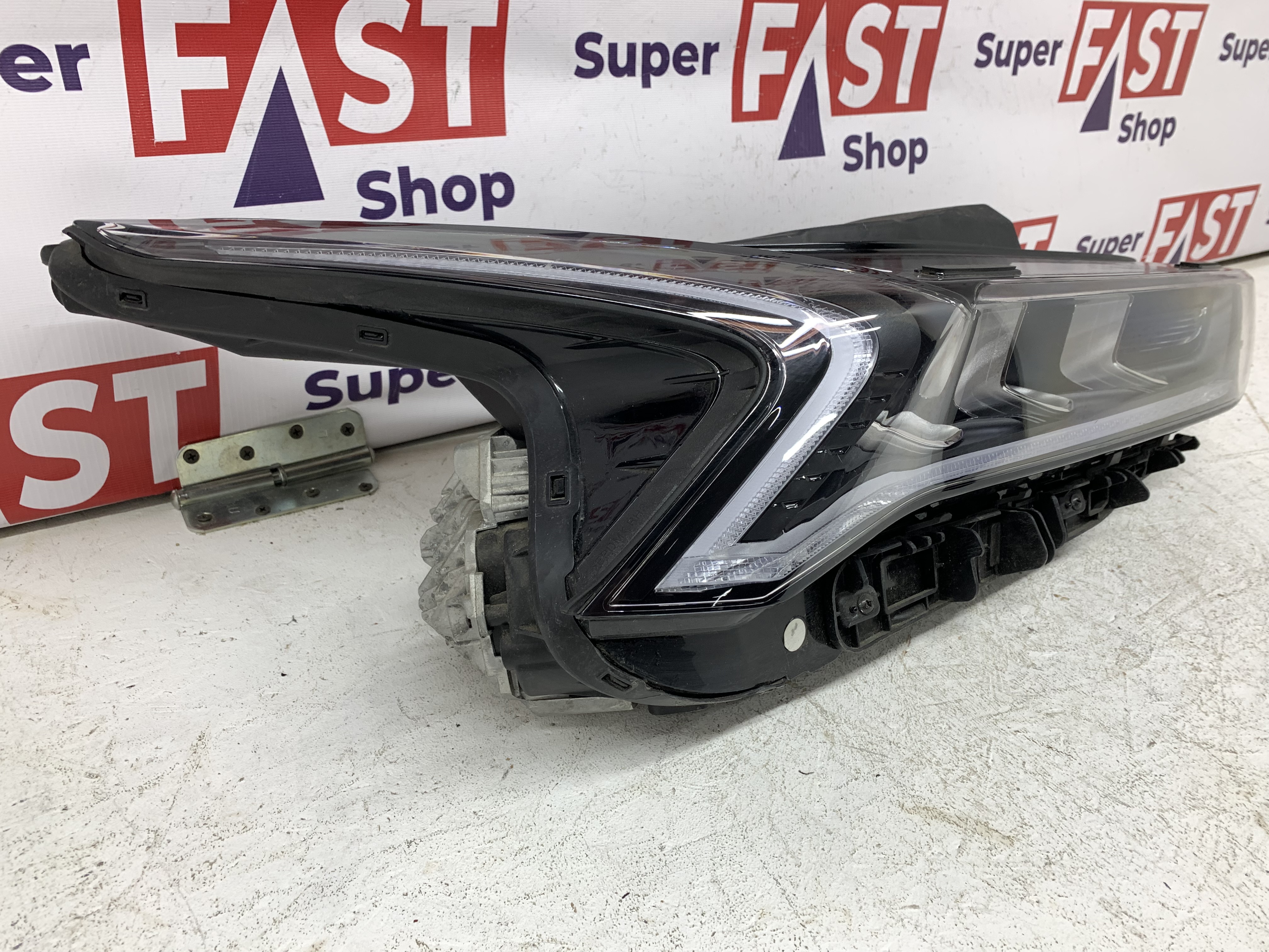 Kia K5 фара правая LED на 3 линзы оригинал бу