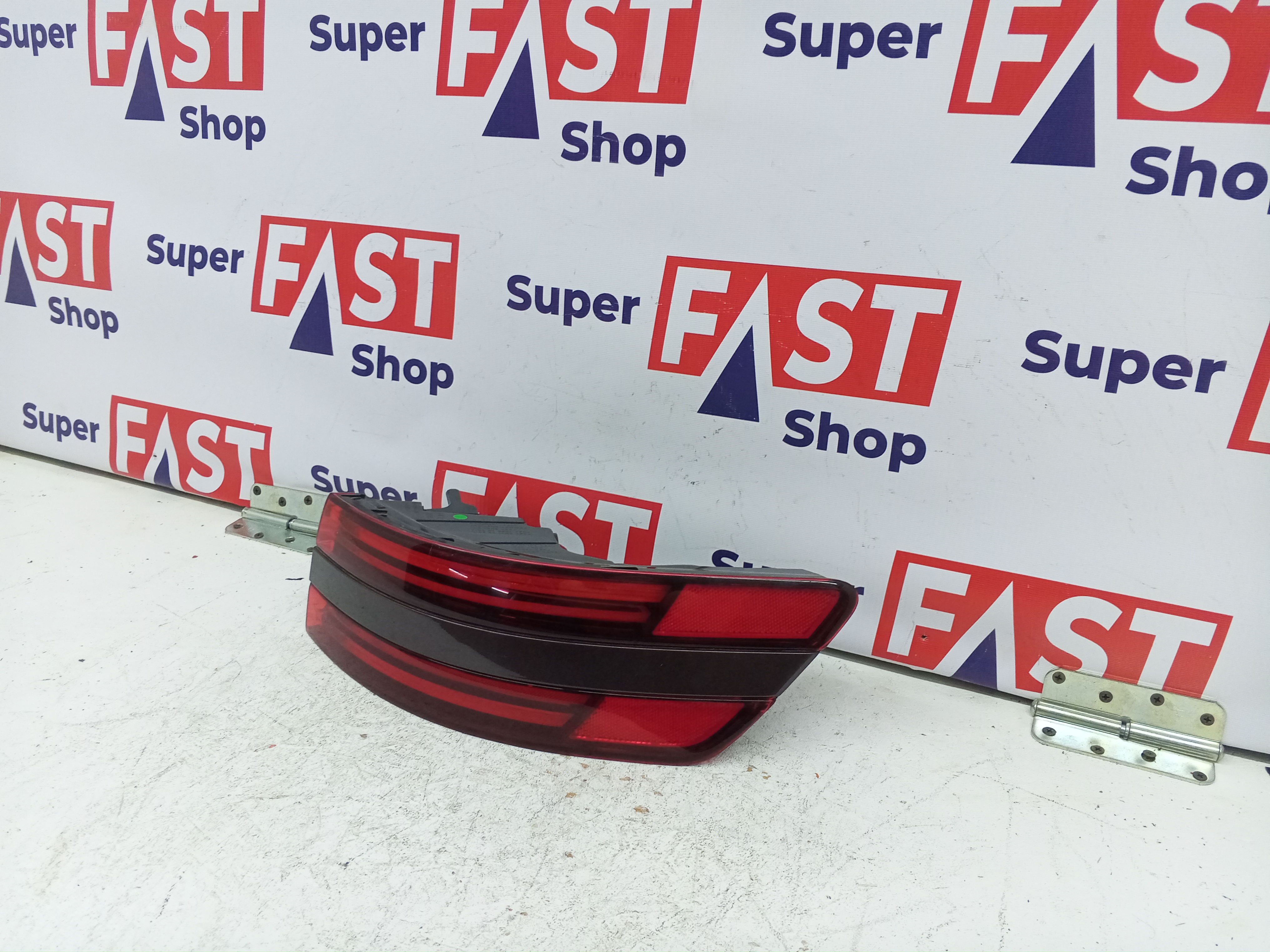 Genesis GV70 фонарь задний правый внешний