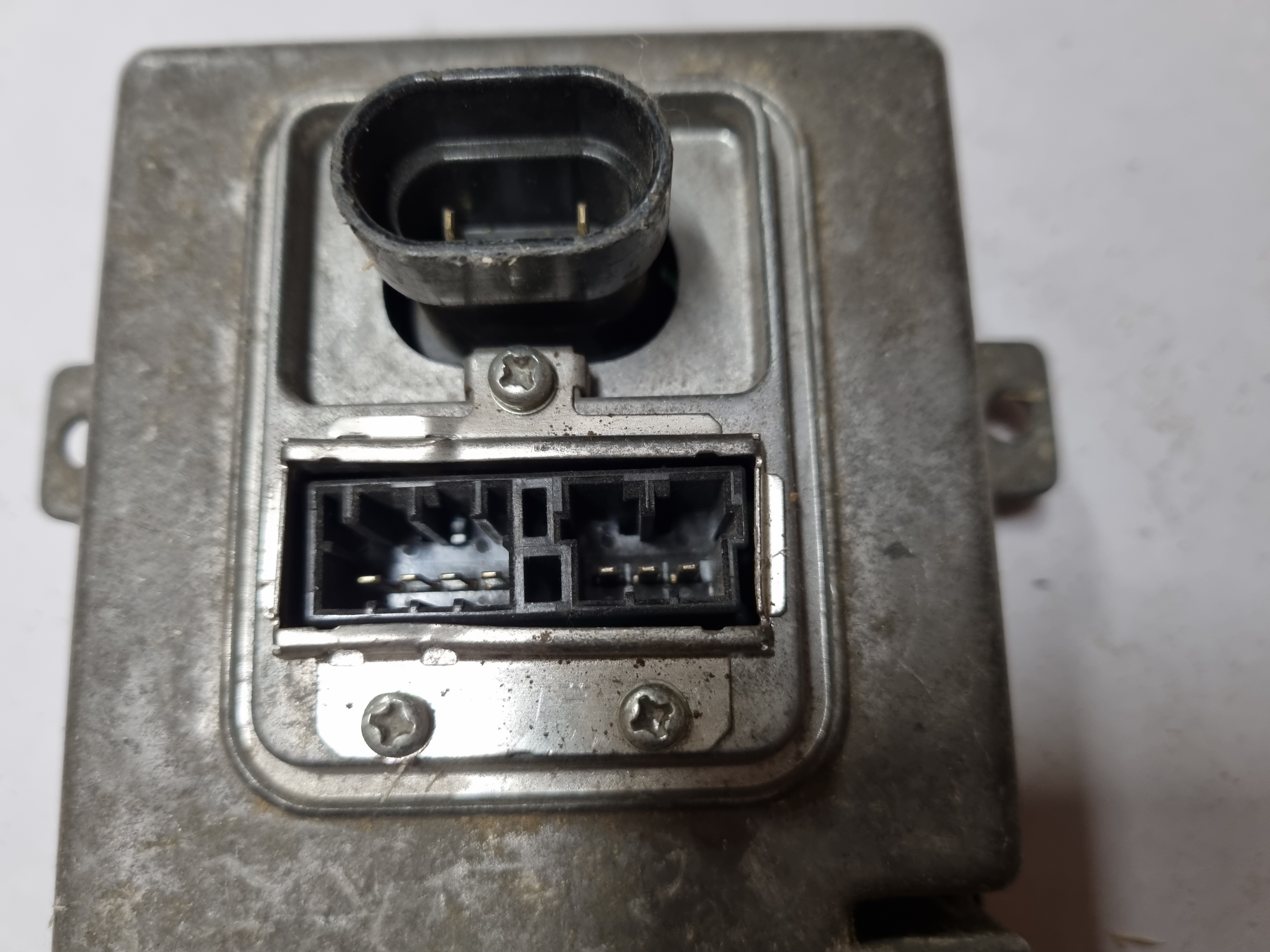 Mitsubishi 3.3 Блок W3T13271 BMW 69256479