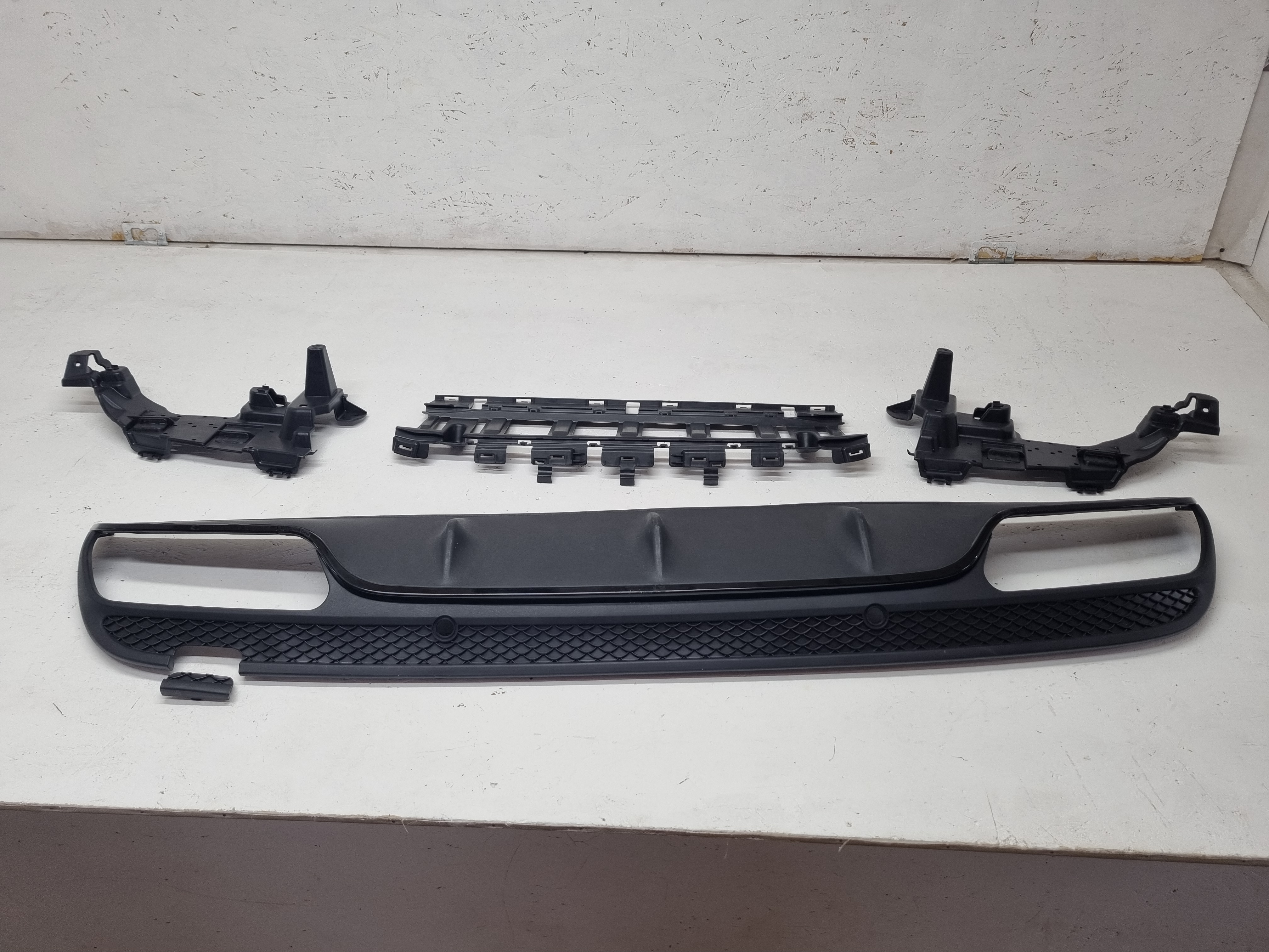 Дефект 8 Mercedes W205 дорестайлинг диффузор AMG 63 без насадок