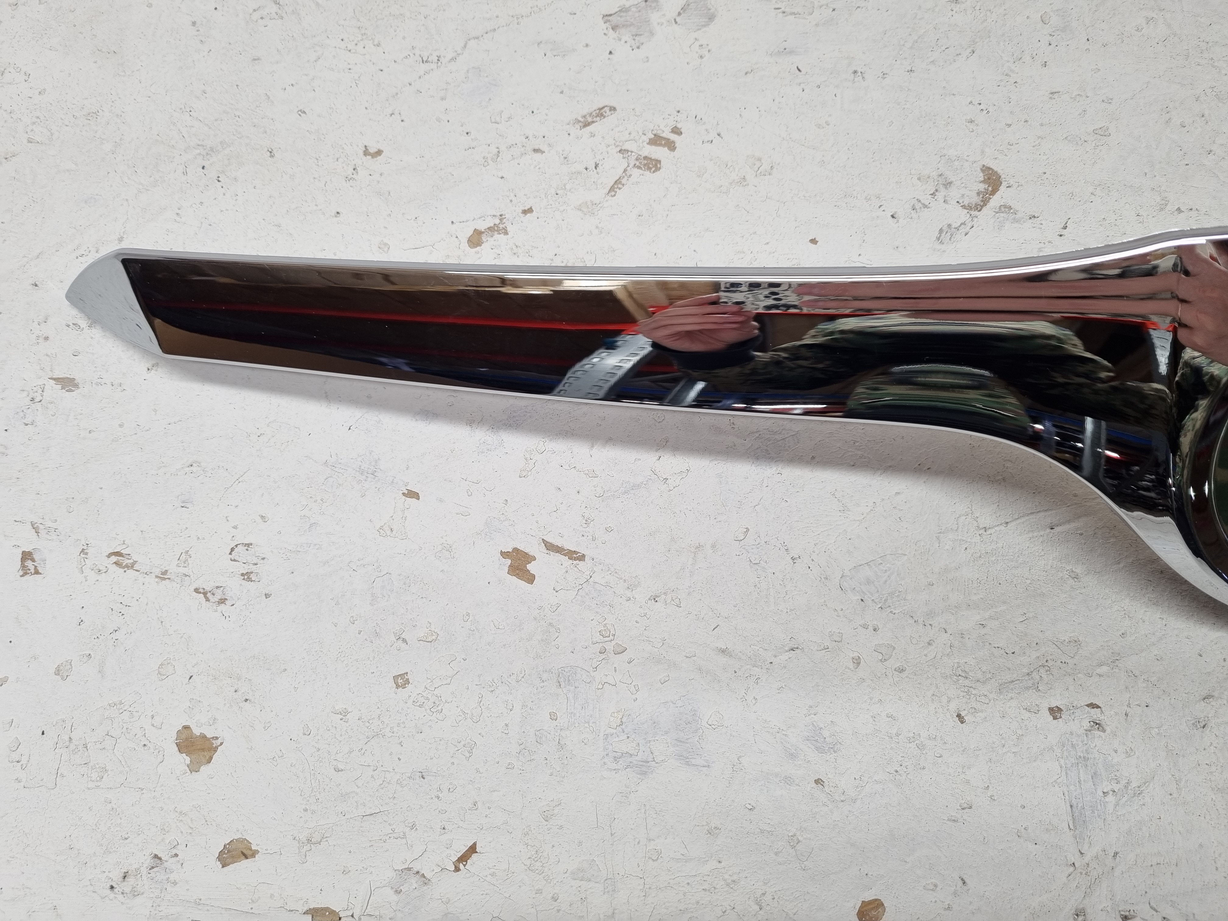 Дефект 1 Skoda Superb дорестайлинг 2008-2013 хром накладка на капот