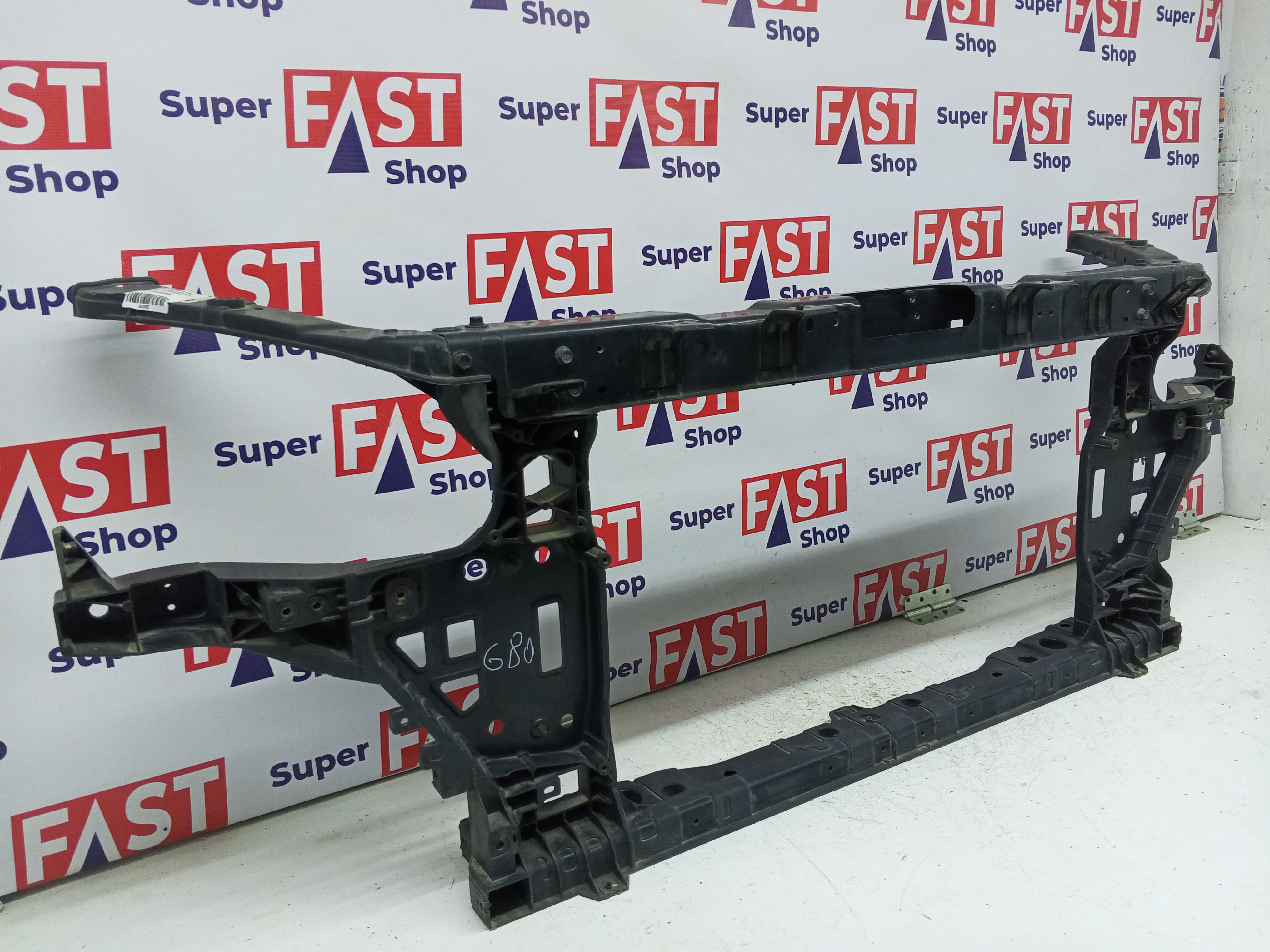 Genesis G80 передняя панель / телевизор