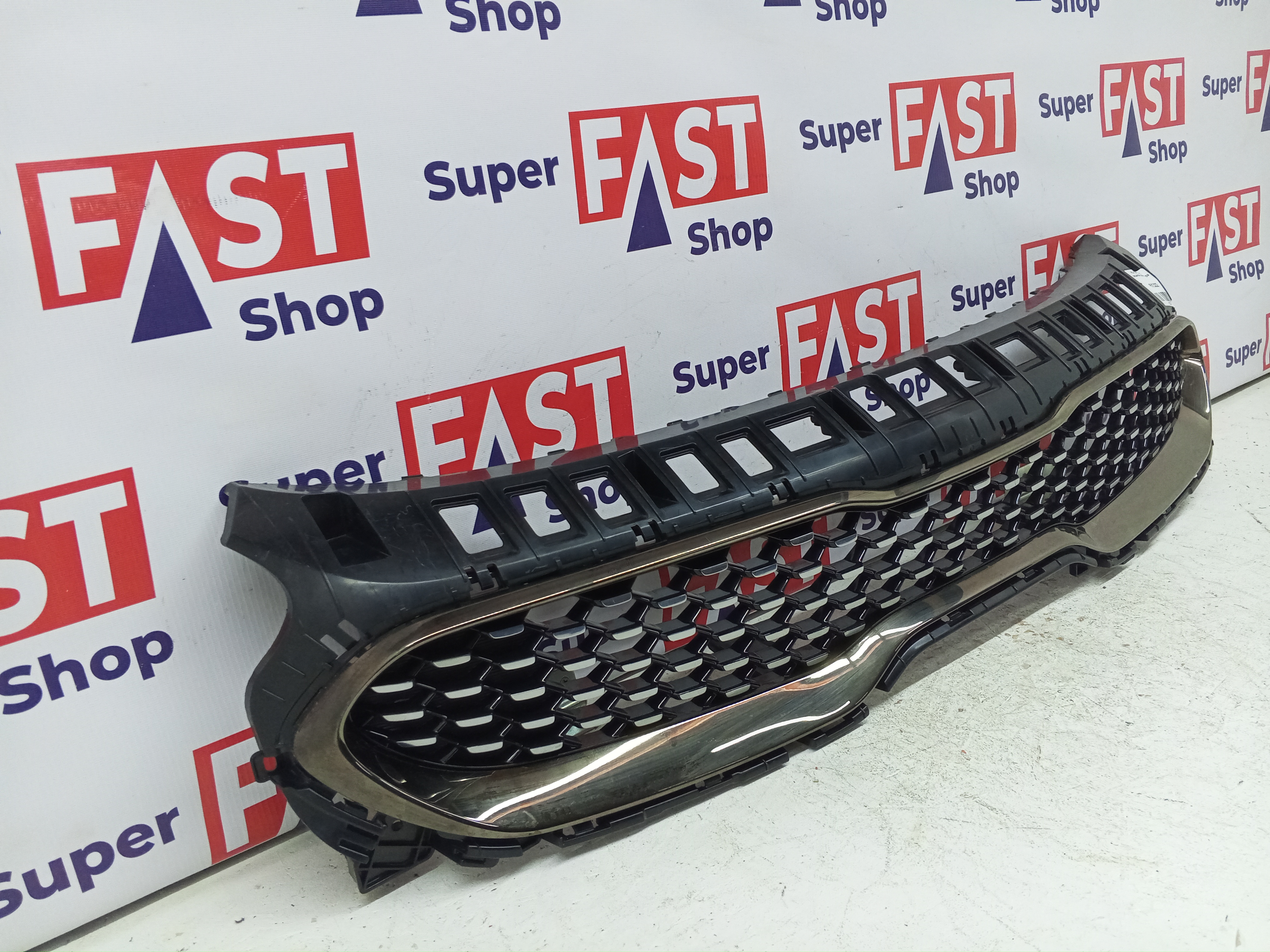 Kia Stinger GT решетка радиатора