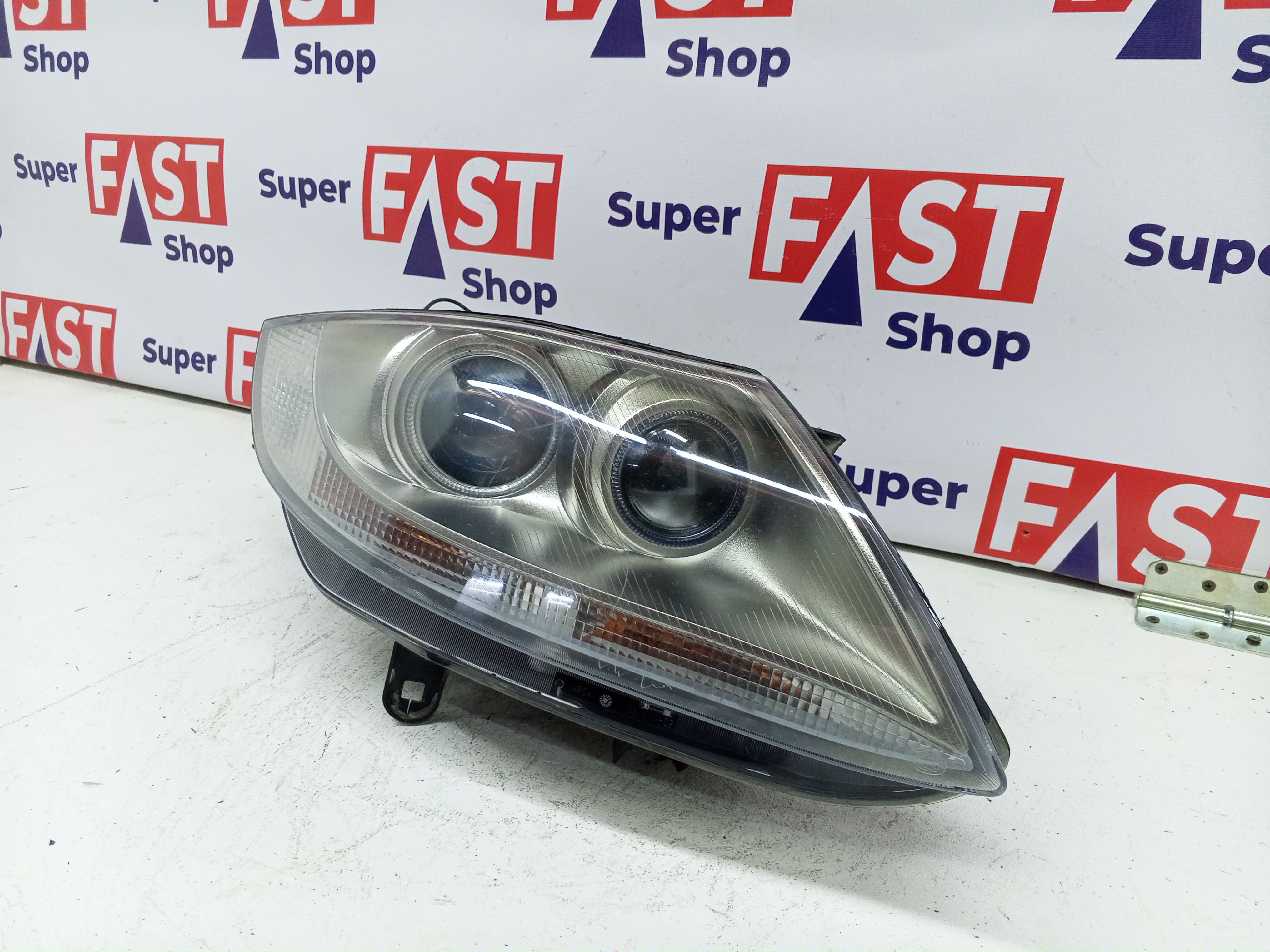 правая фара BMW Z4 E85/E86 ксенон оригинал бу