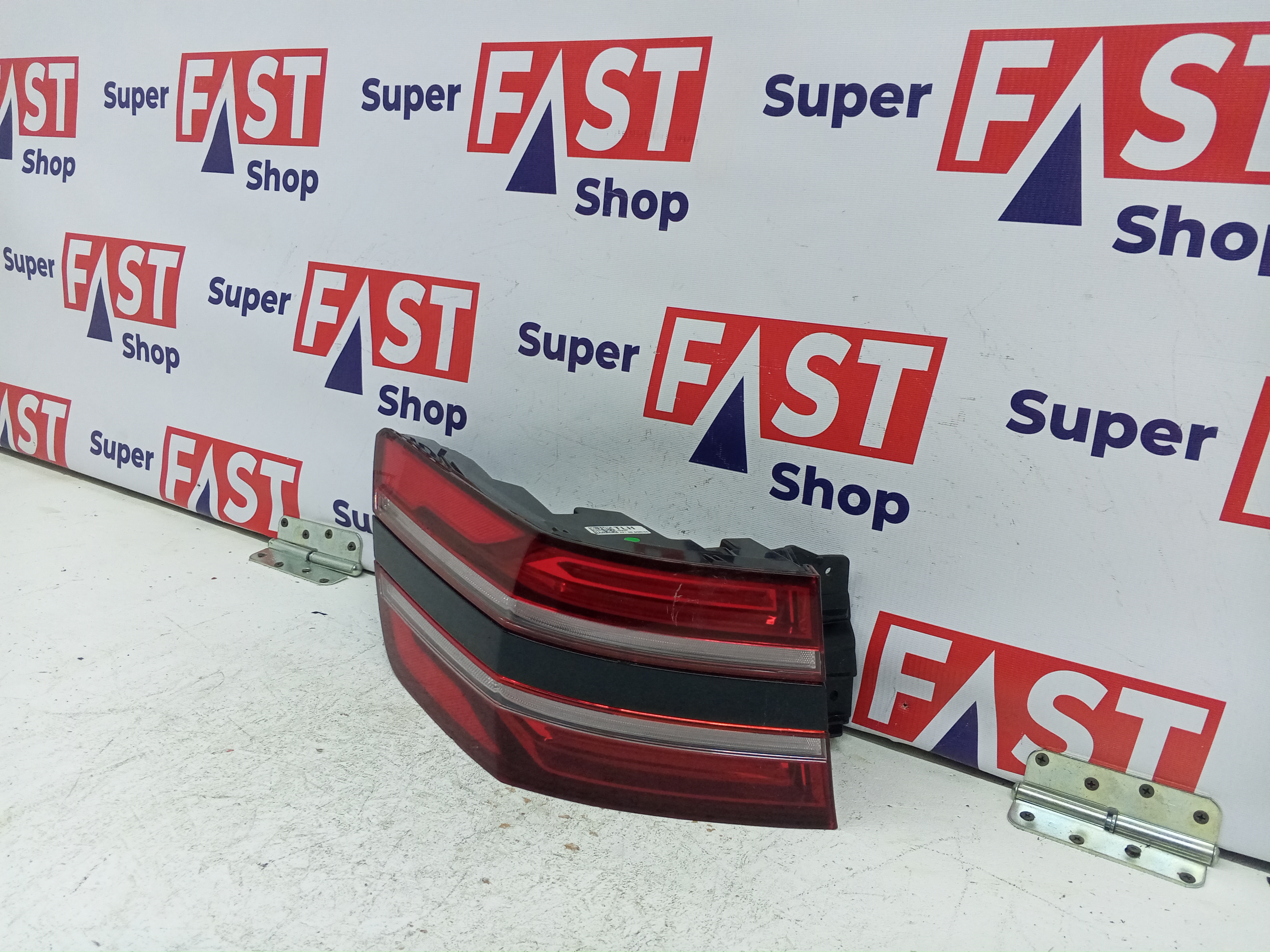 Genesis GV80 задний левый фонарь