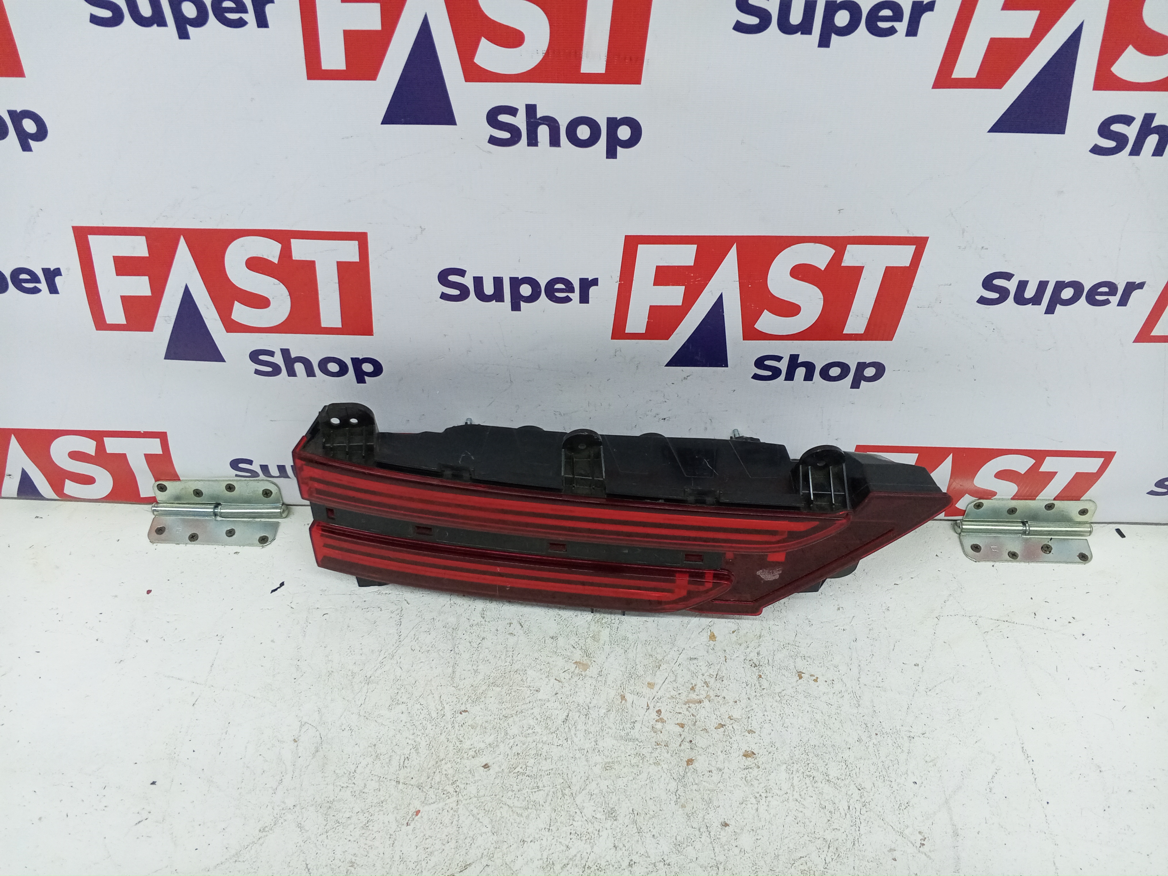 фонарь задний левый в крышку Genesis GV70