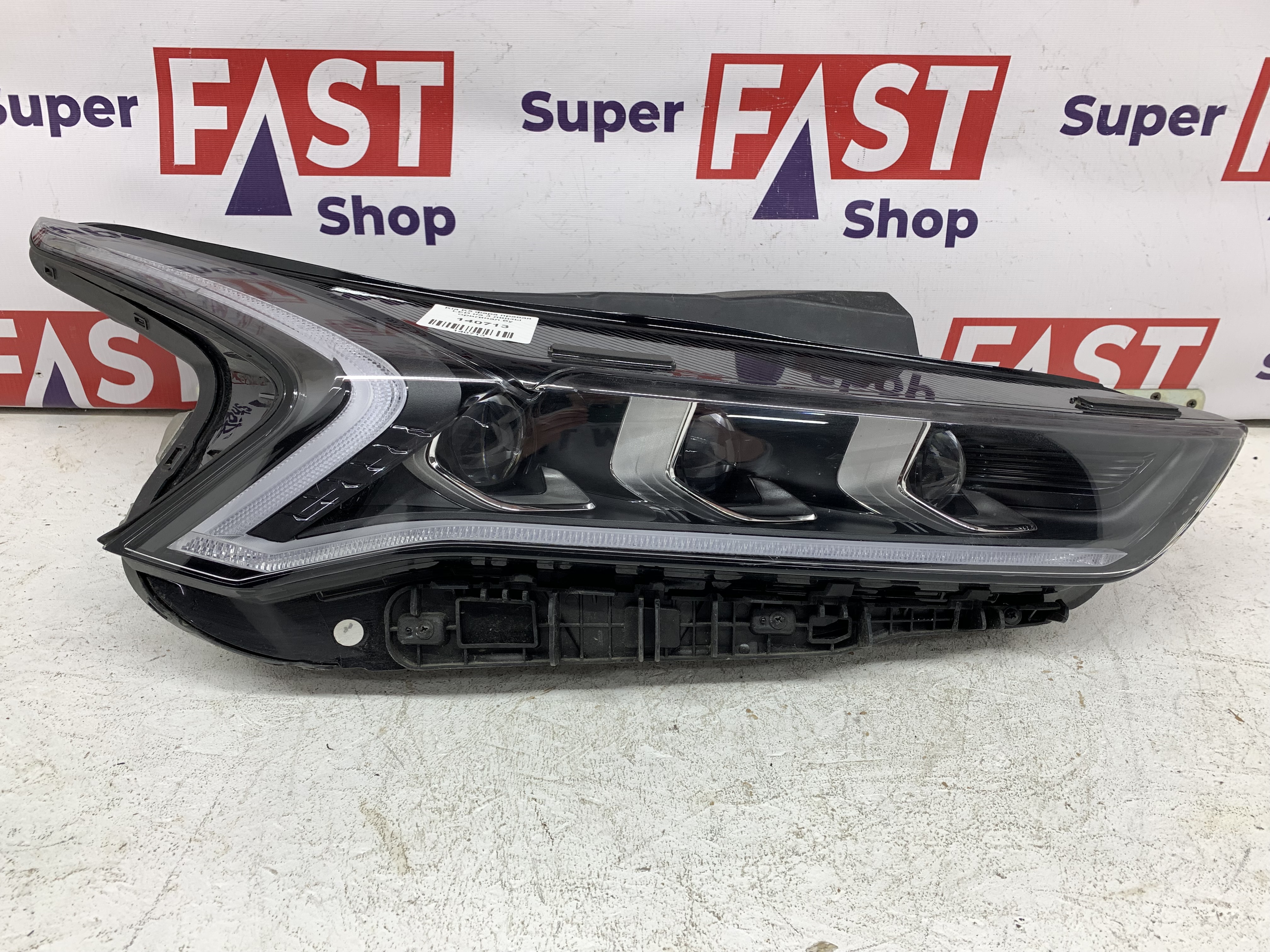 Kia K5 фара правая LED на 3 линзы оригинал бу