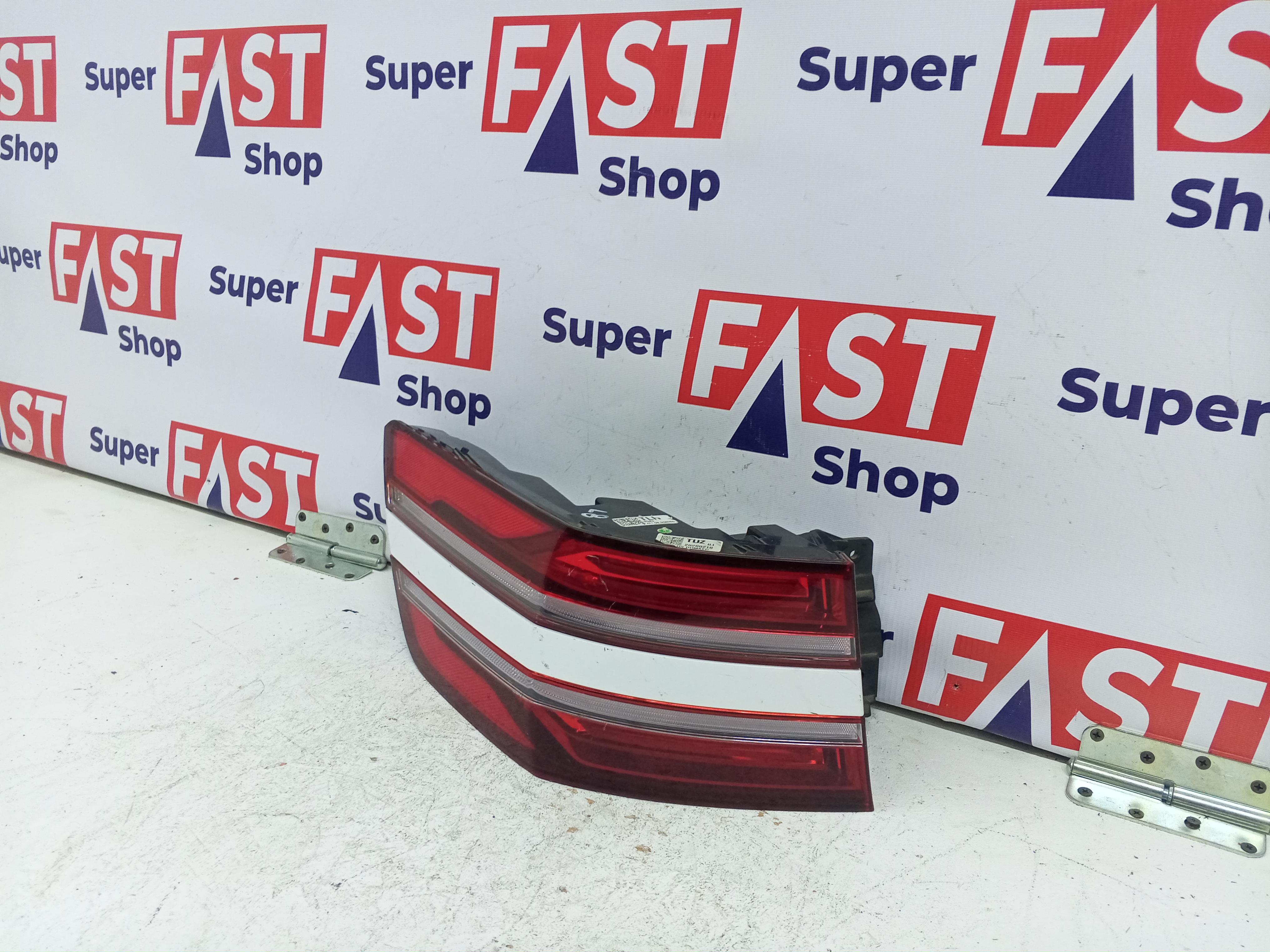 задний левый фонарь Genesis GV80