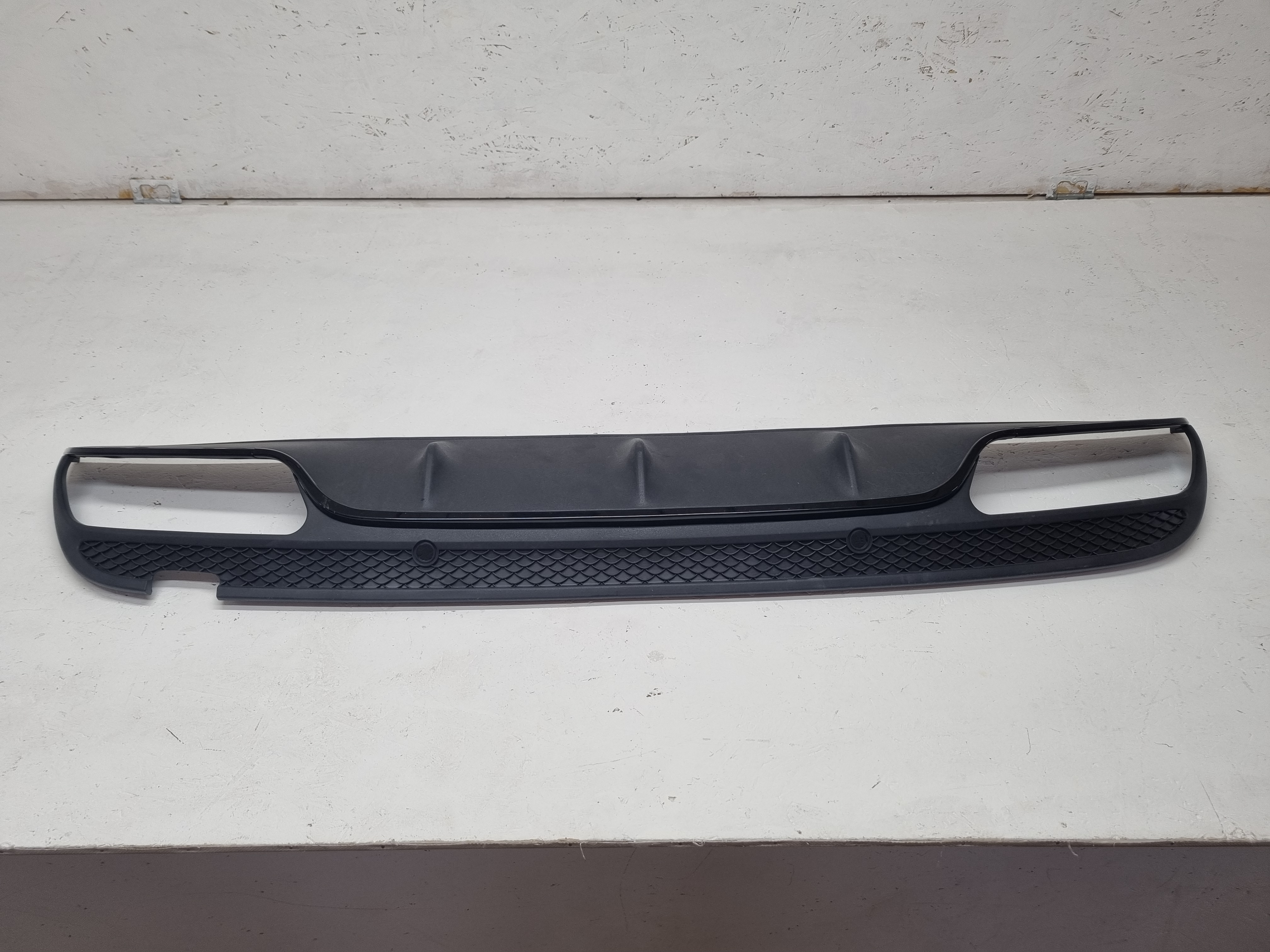 Дефект 2 Mercedes W205 дорестайлинг диффузор AMG 63 без насадок