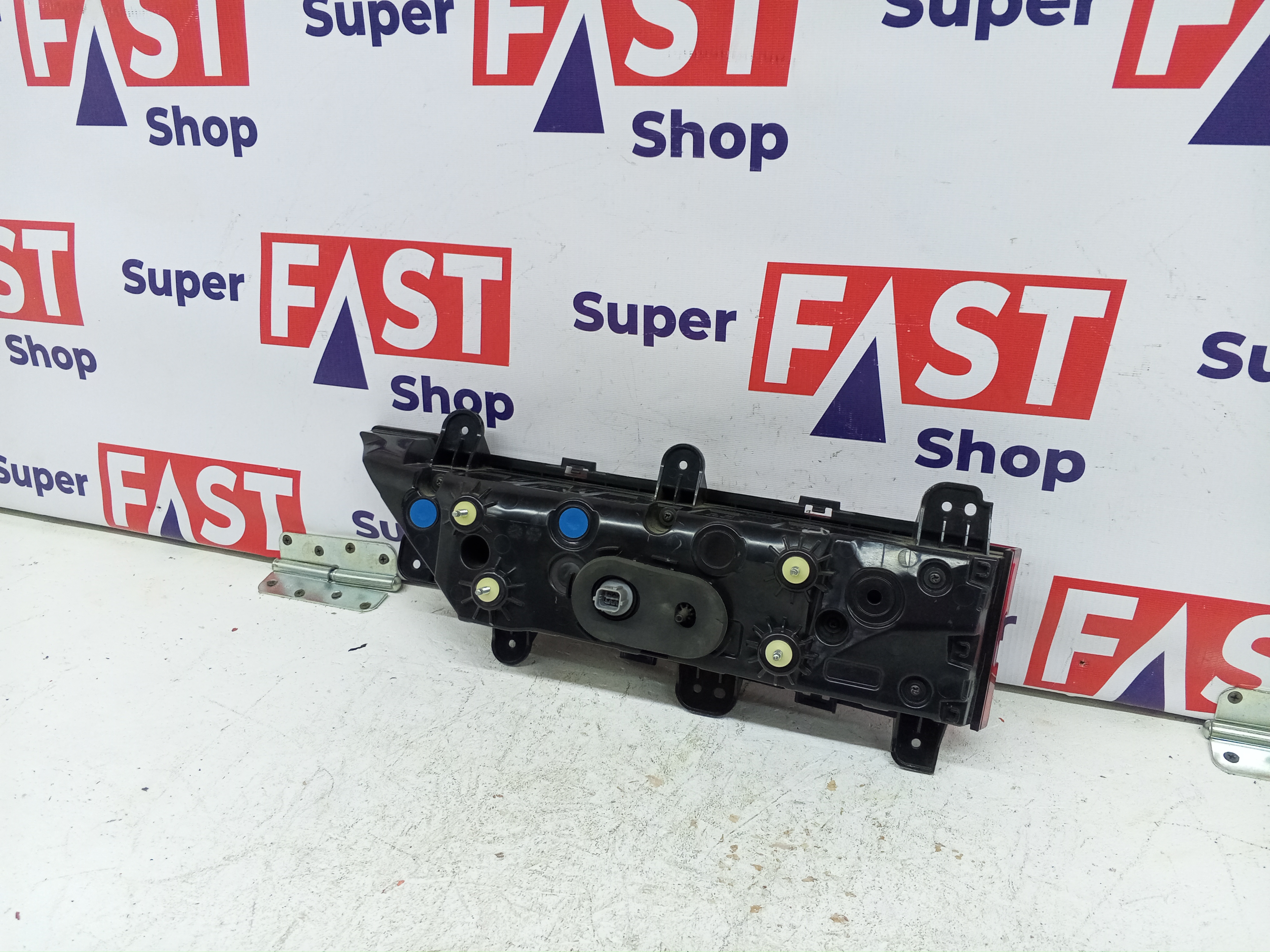 задний левый фонарь в крышку Genesis GV70