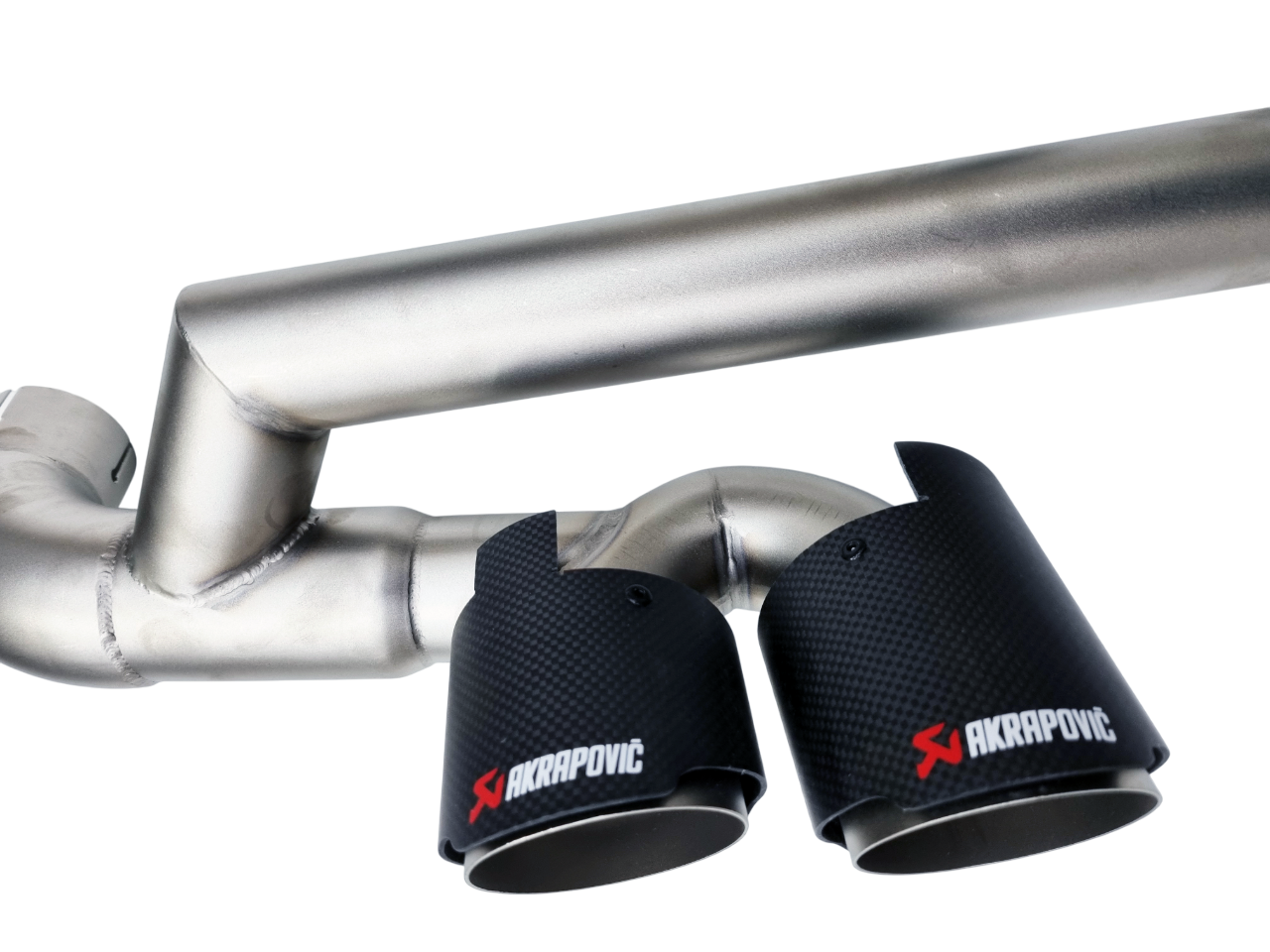 BMW E90 насадки раздвоения выхлопа Аkrapovic