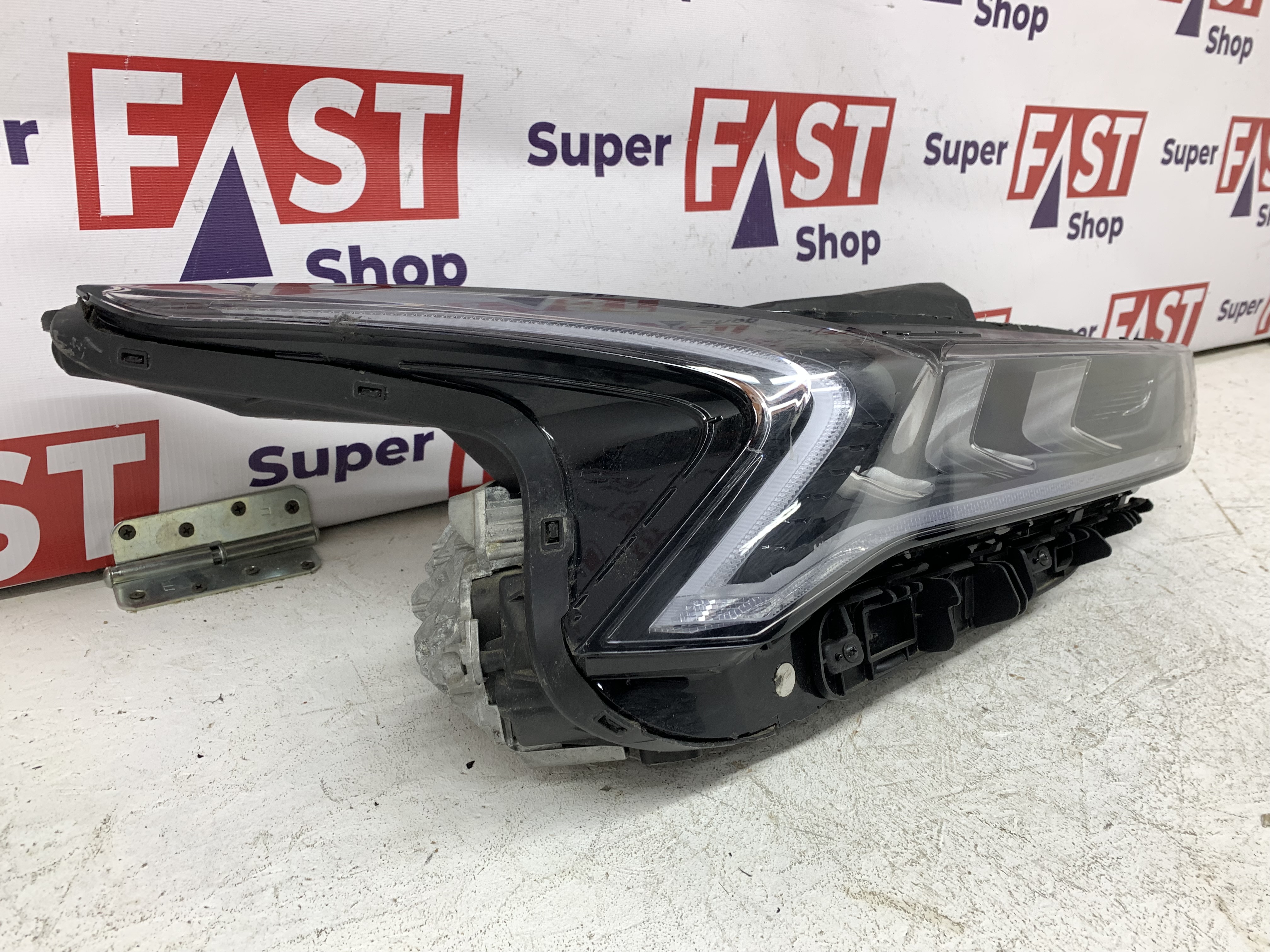 Kia K5 фара правая LED на 3 линзы оригинал бу