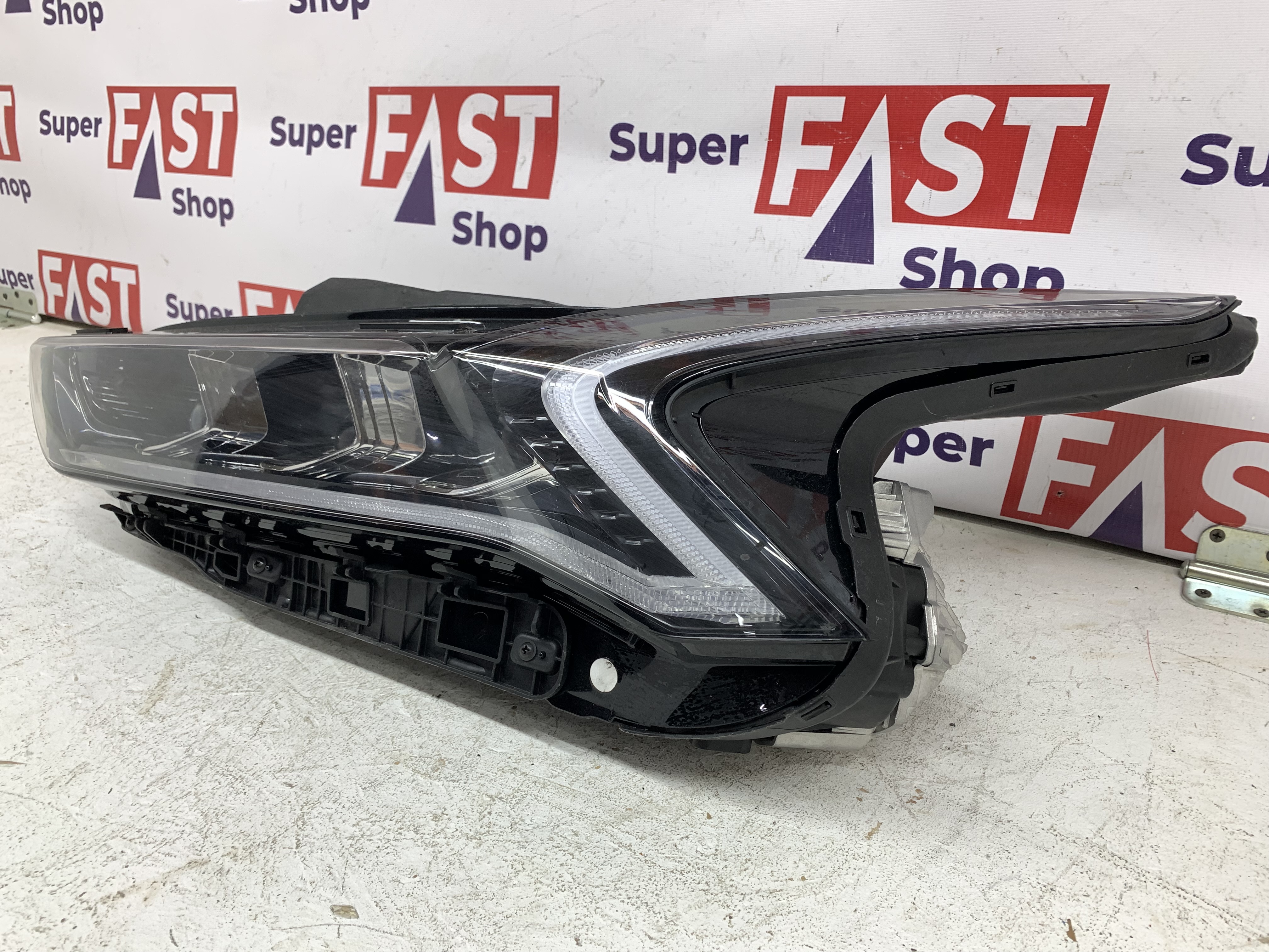 Kia K5 фара левая LED на 3 линзы оригинал бу