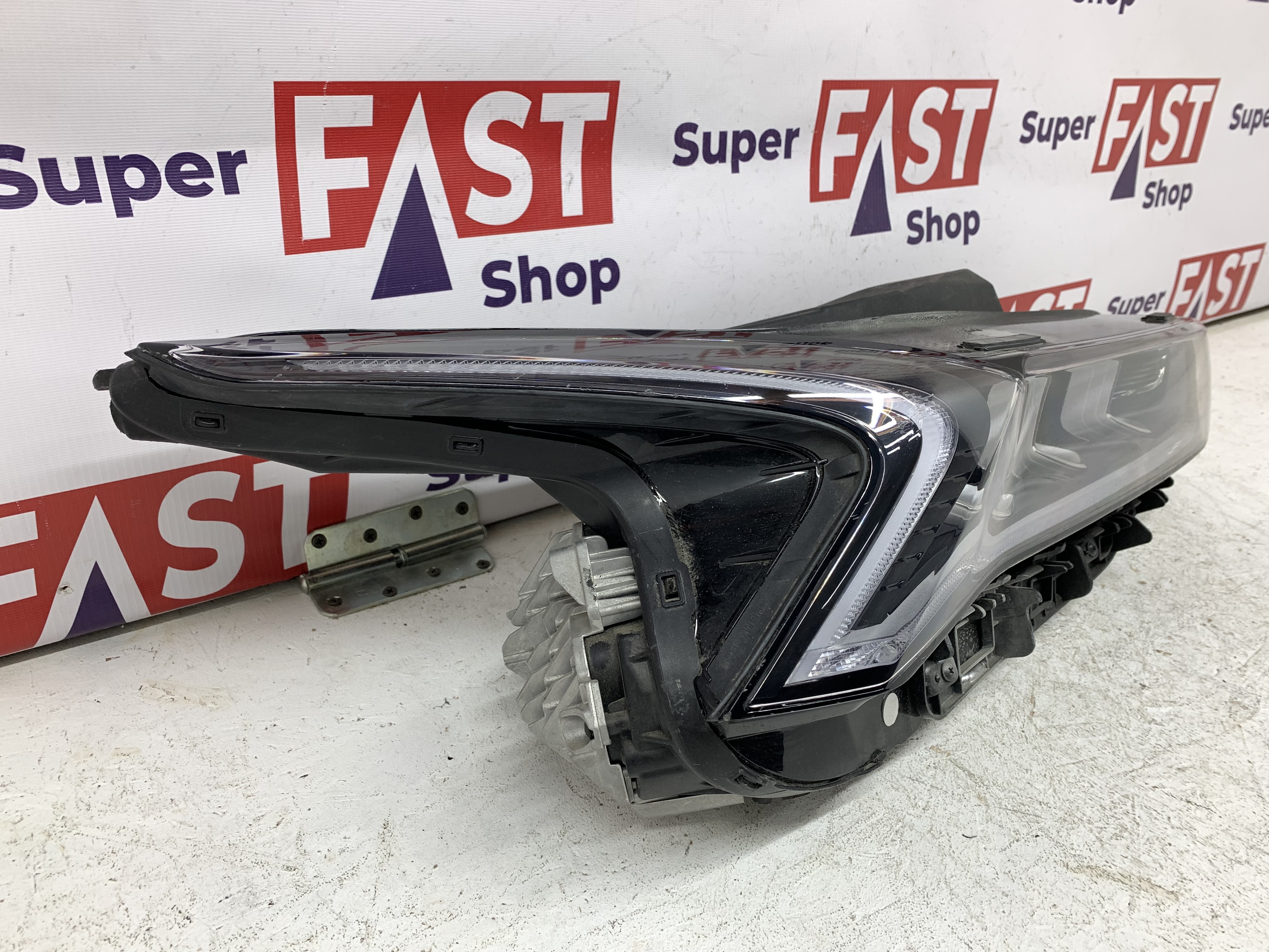 Kia K5 фара правая LED на 3 линзы оригинал бу