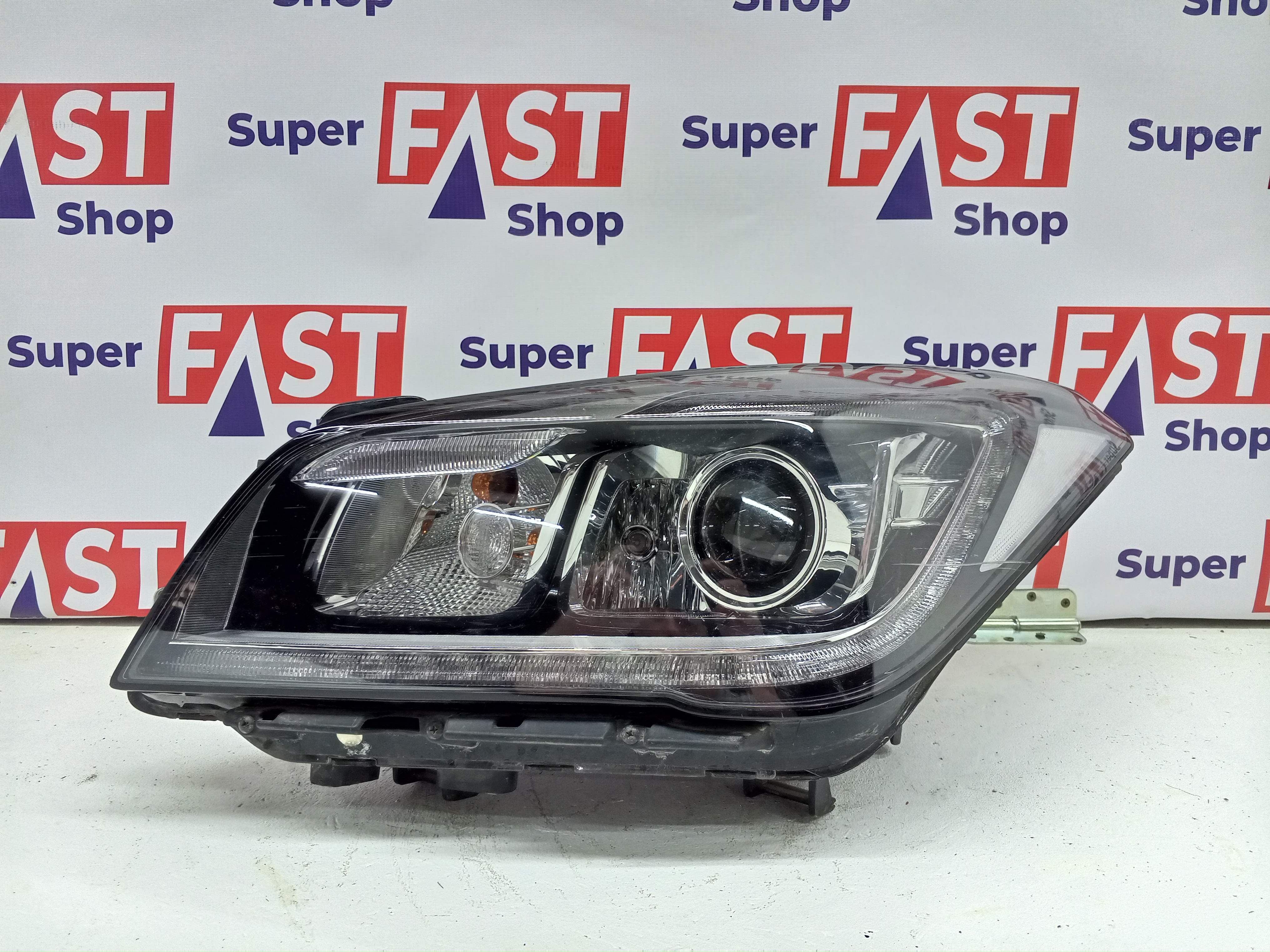 левая фара Genesis G80 ксенон 2016-2020