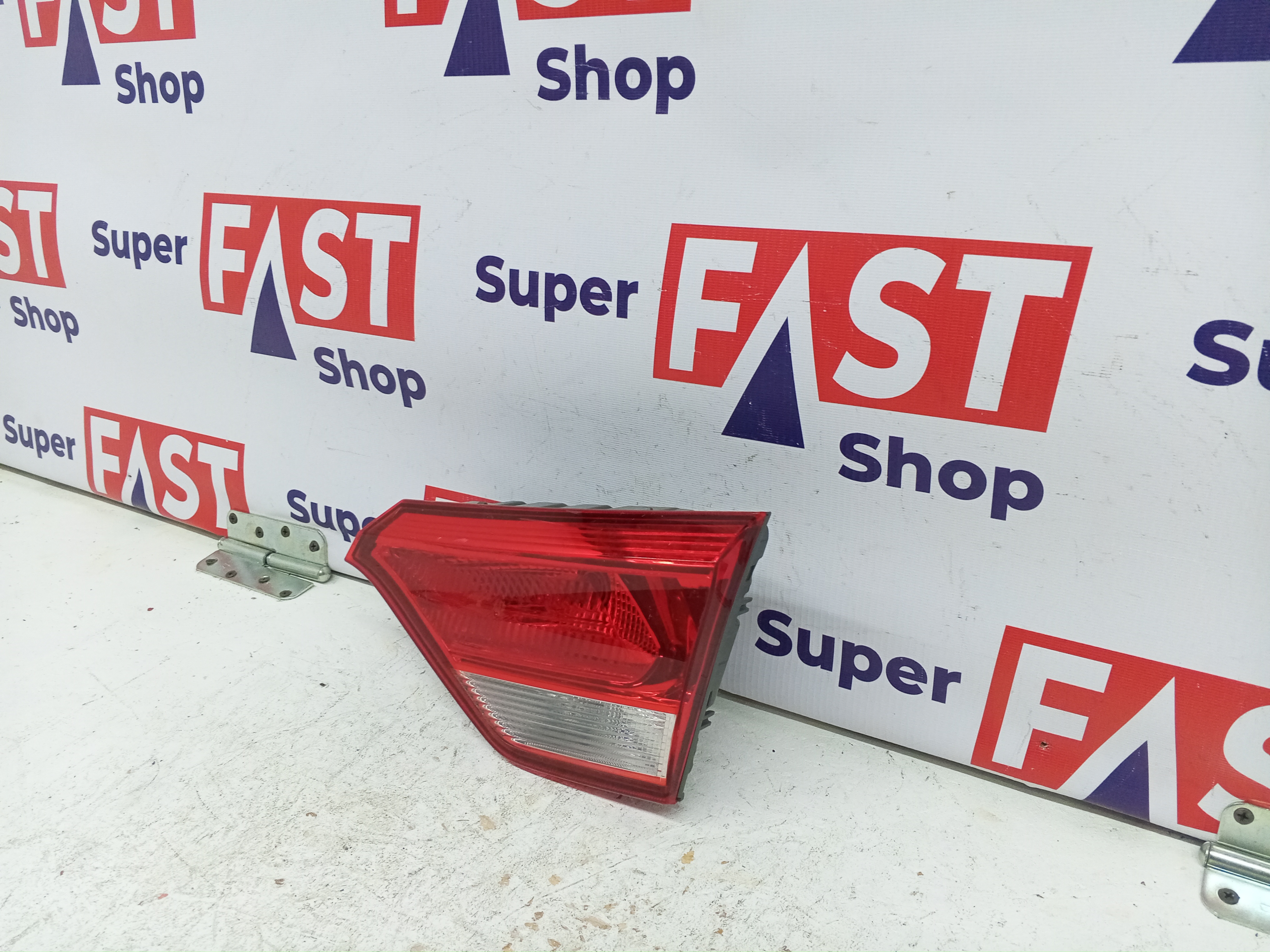 правый задний фонарь Kia Rio 4 галоген в крышку