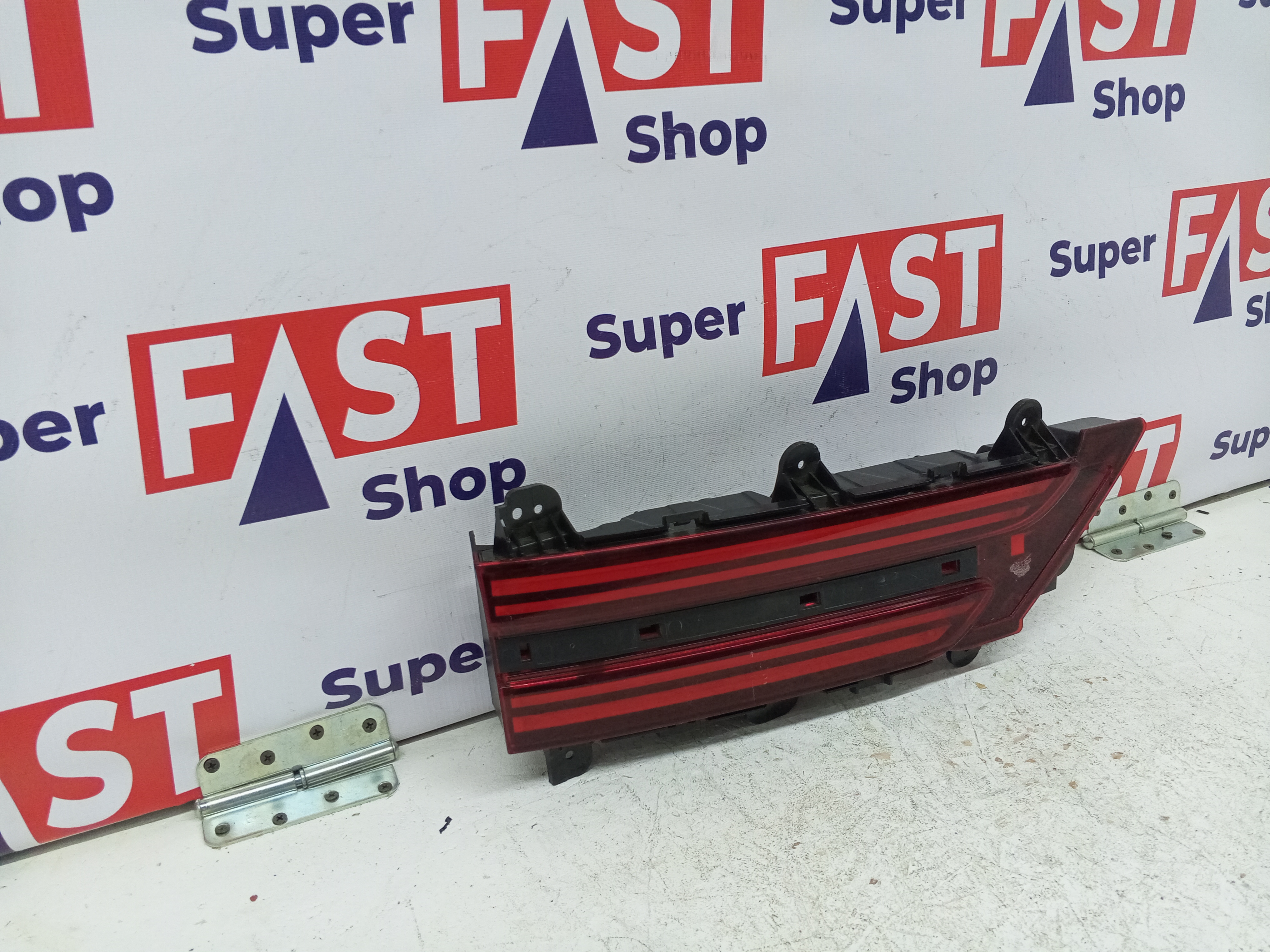 фонарь задний левый в крышку Genesis GV70