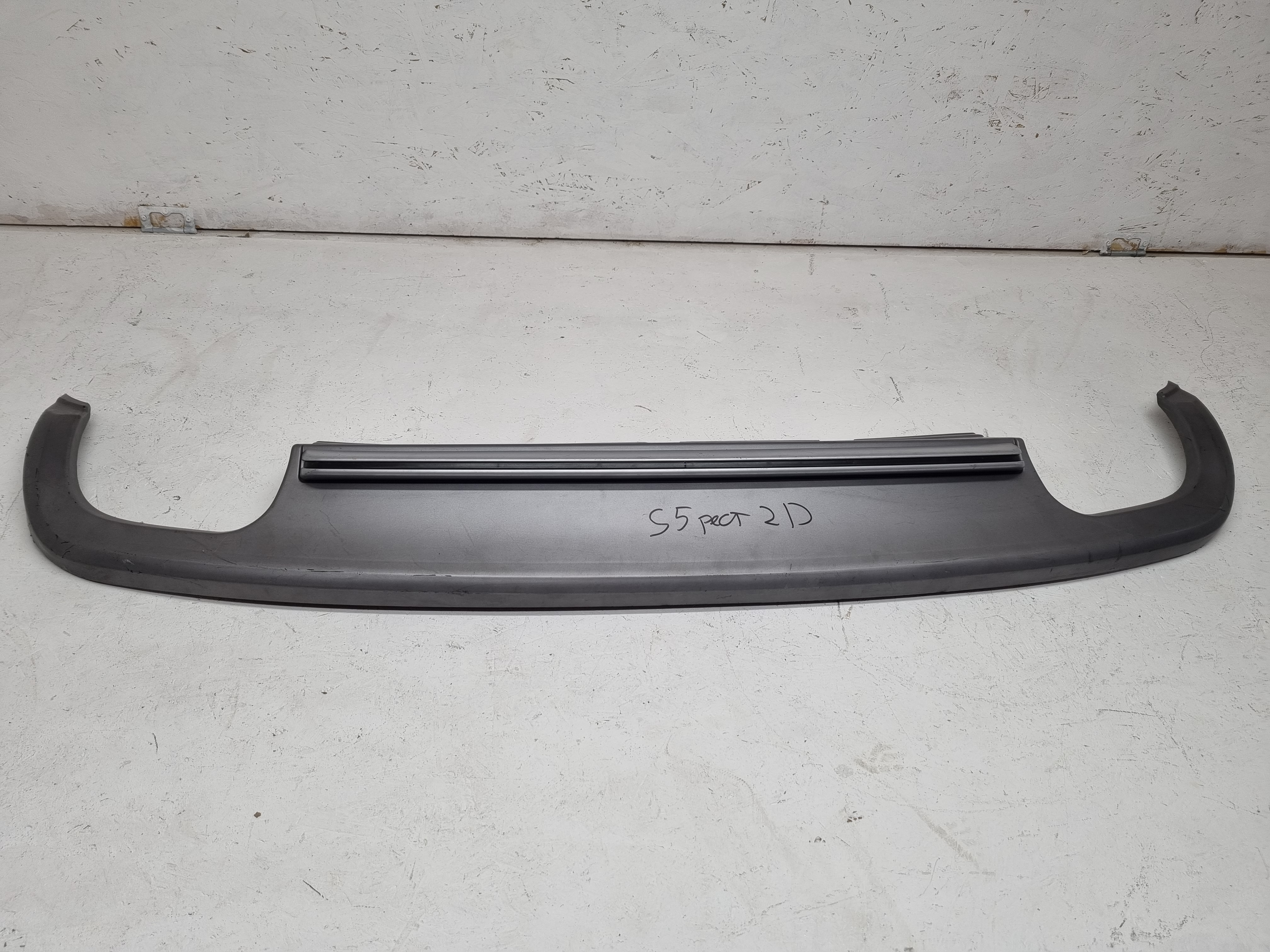 Дефект 2 Audi A5 8T рестайлинг S5 диффузор в обычный бампер купе