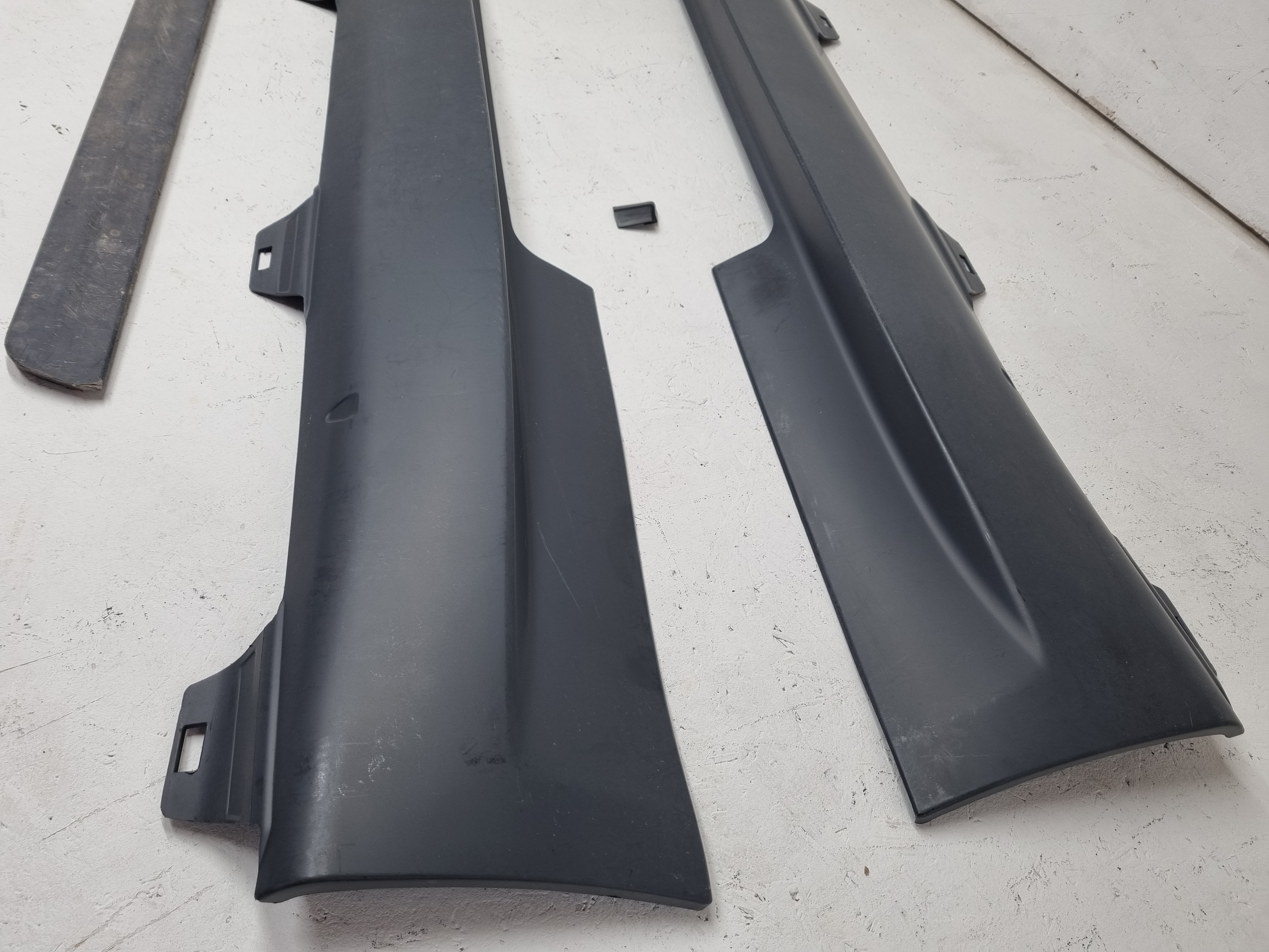 Дефект Volkswagen Scirocco 2008-2017 комплект порогов R-line