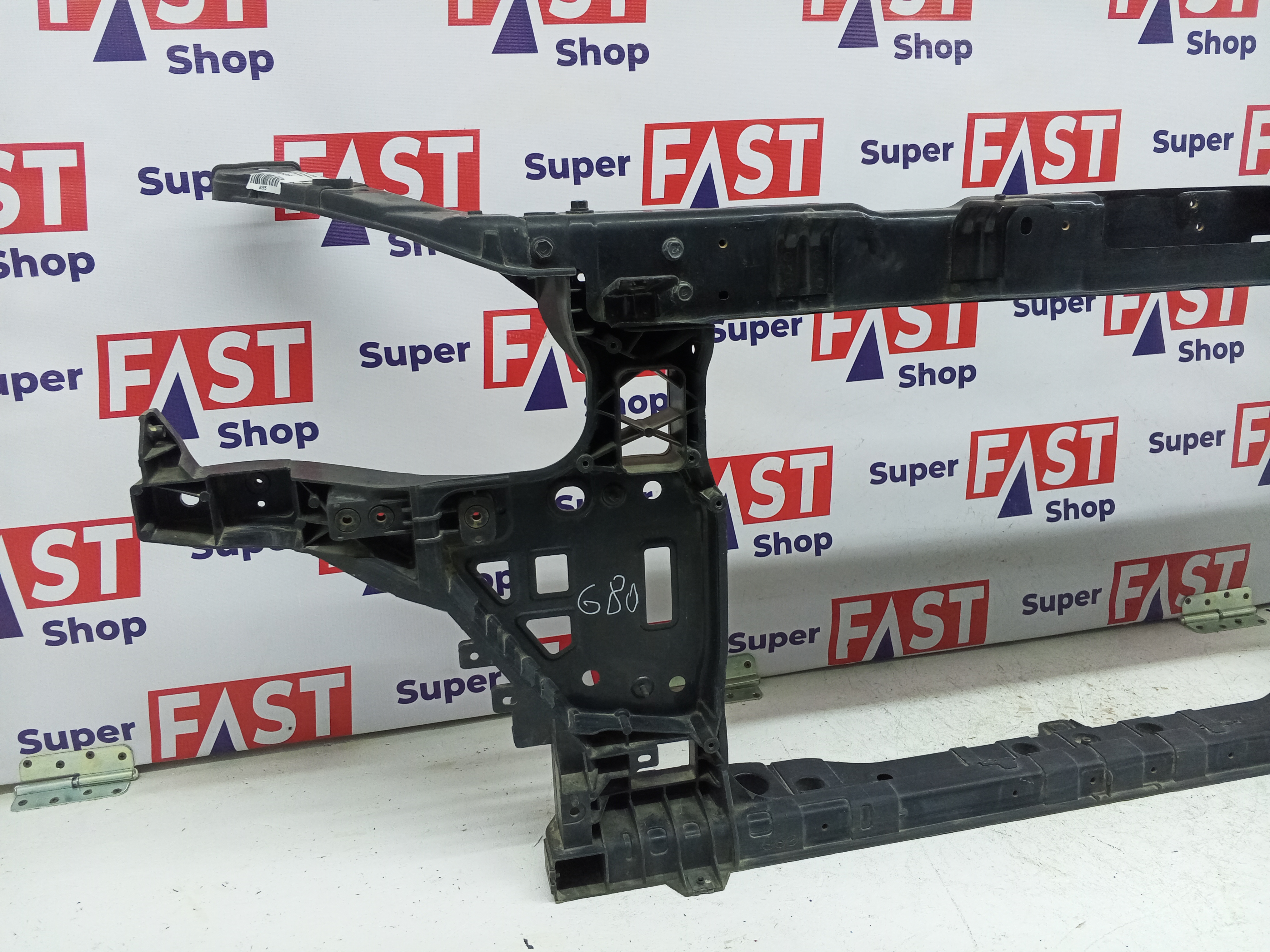 Genesis G80 передняя панель / телевизор