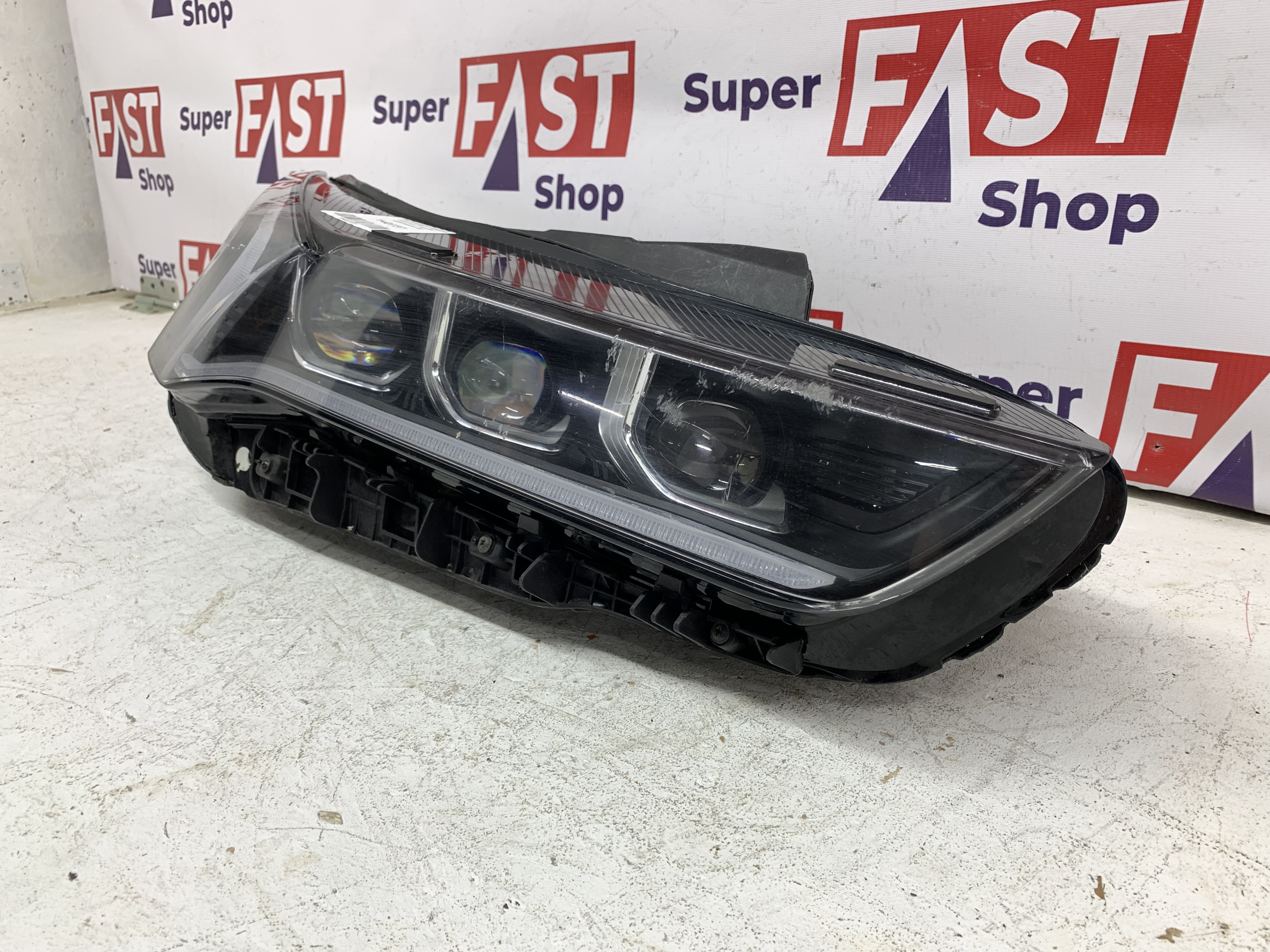 Kia K5 фара правая LED на 3 линзы оригинал бу