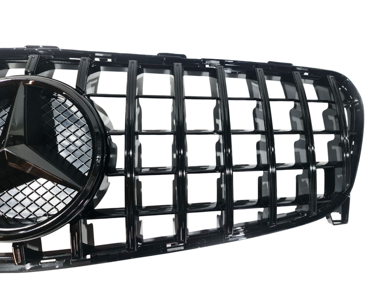 Mercedes GLA X156 рестайлинг решетка радиатора GT черная