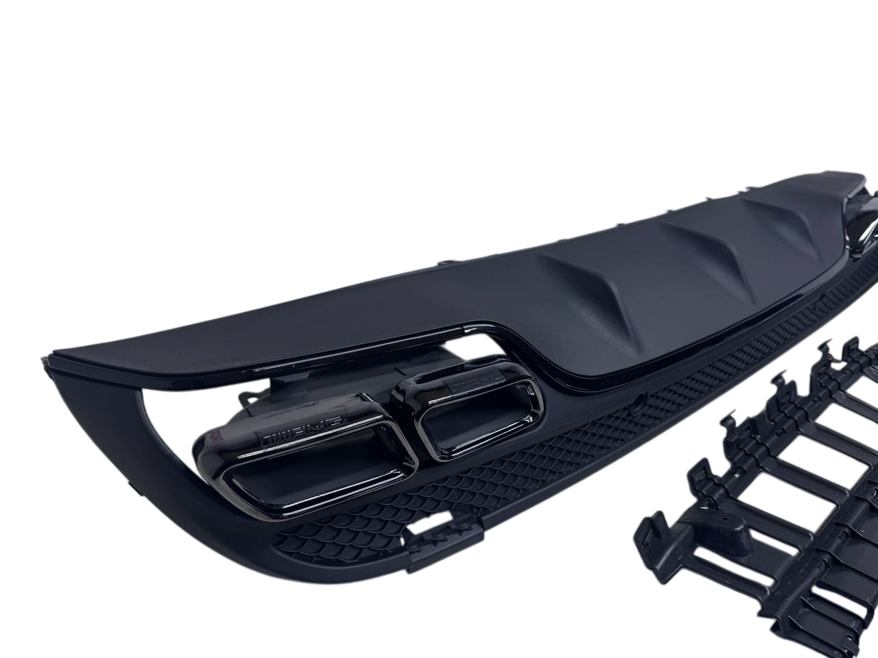 Mercedes W205 дорестайлинг диффузор AMG 63 с черными насадками