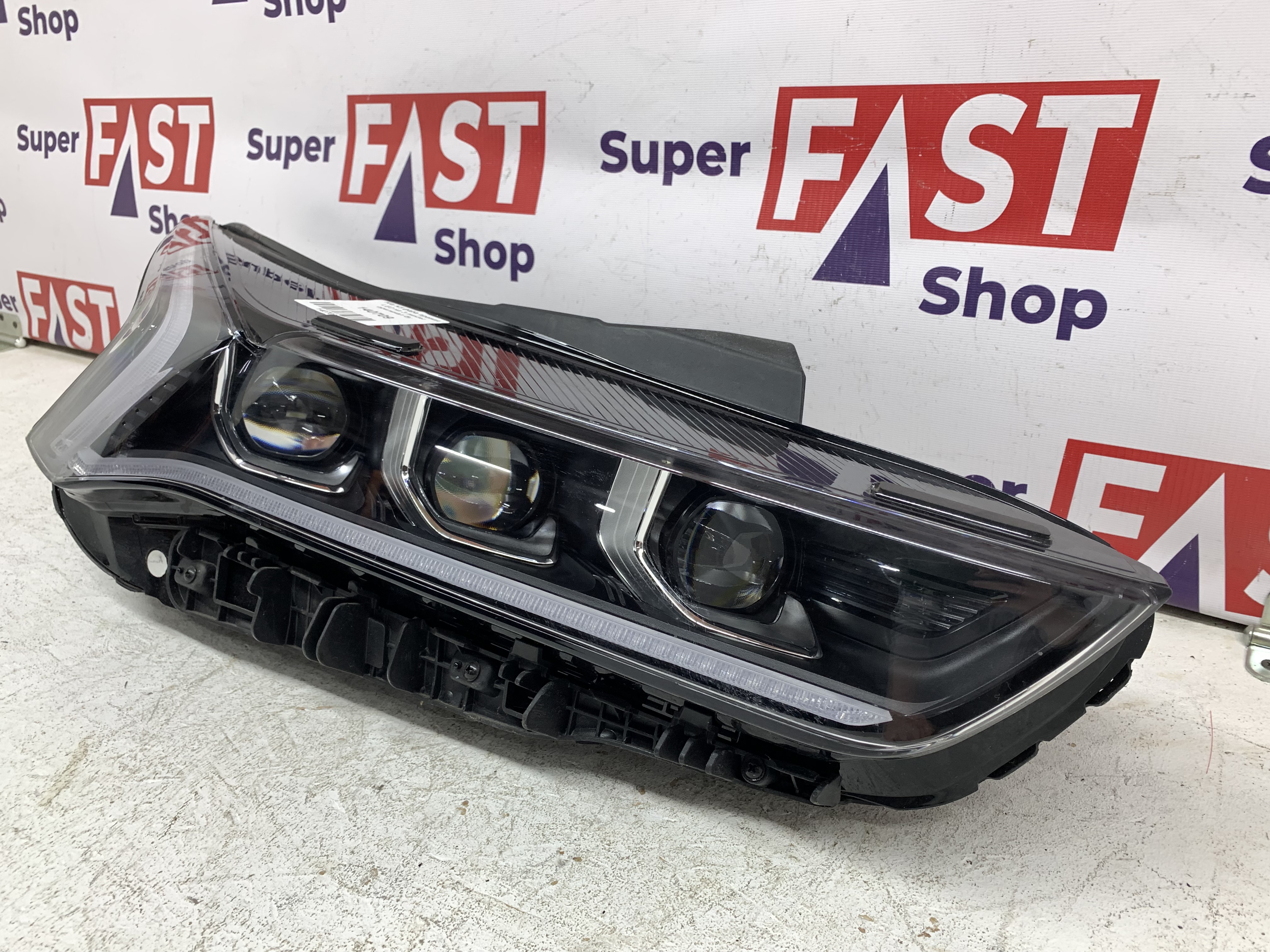 Kia K5 фара правая LED на 3 линзы оригинал бу