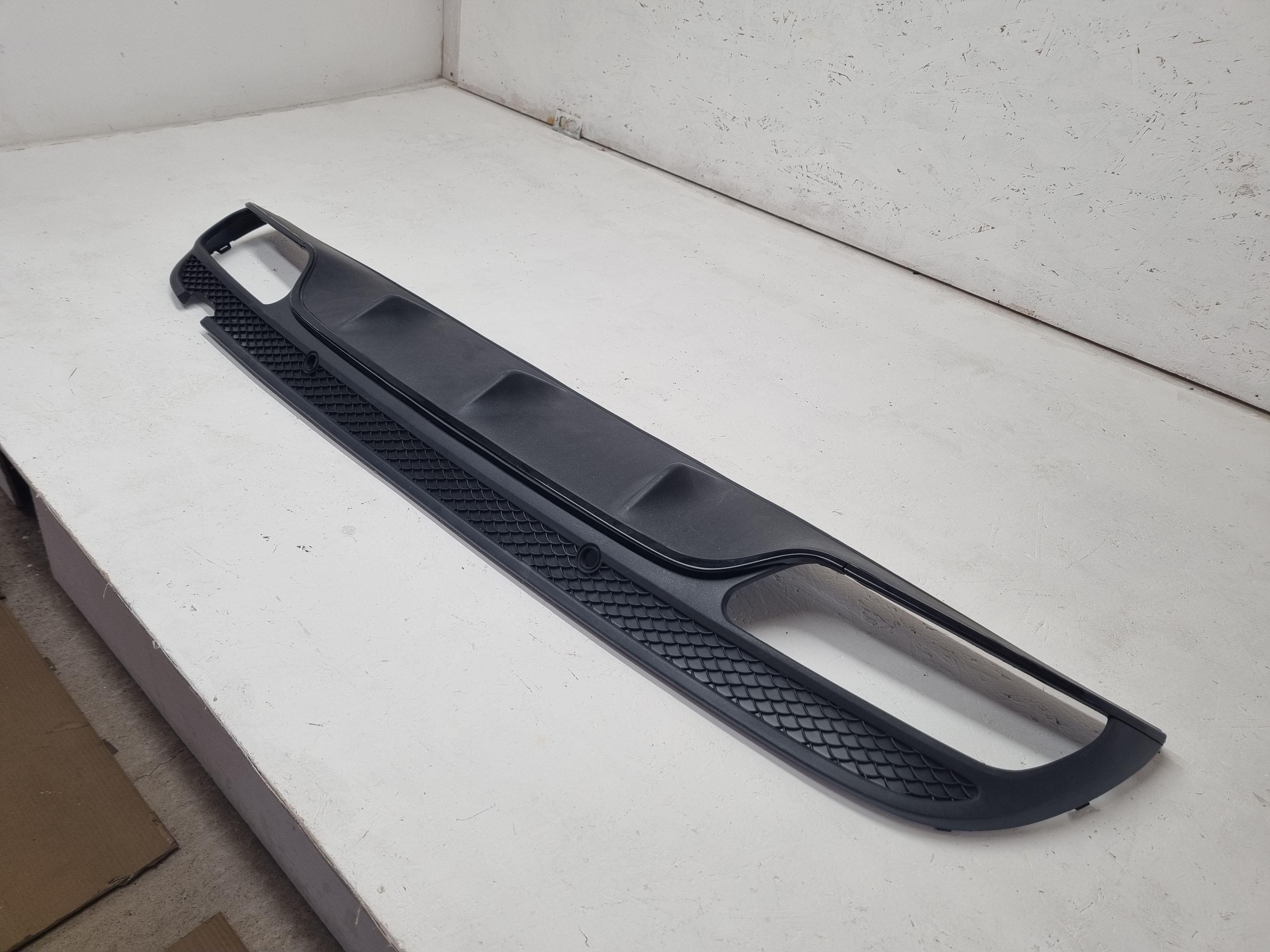 Дефект 2 Mercedes W205 дорестайлинг диффузор AMG 63 без насадок